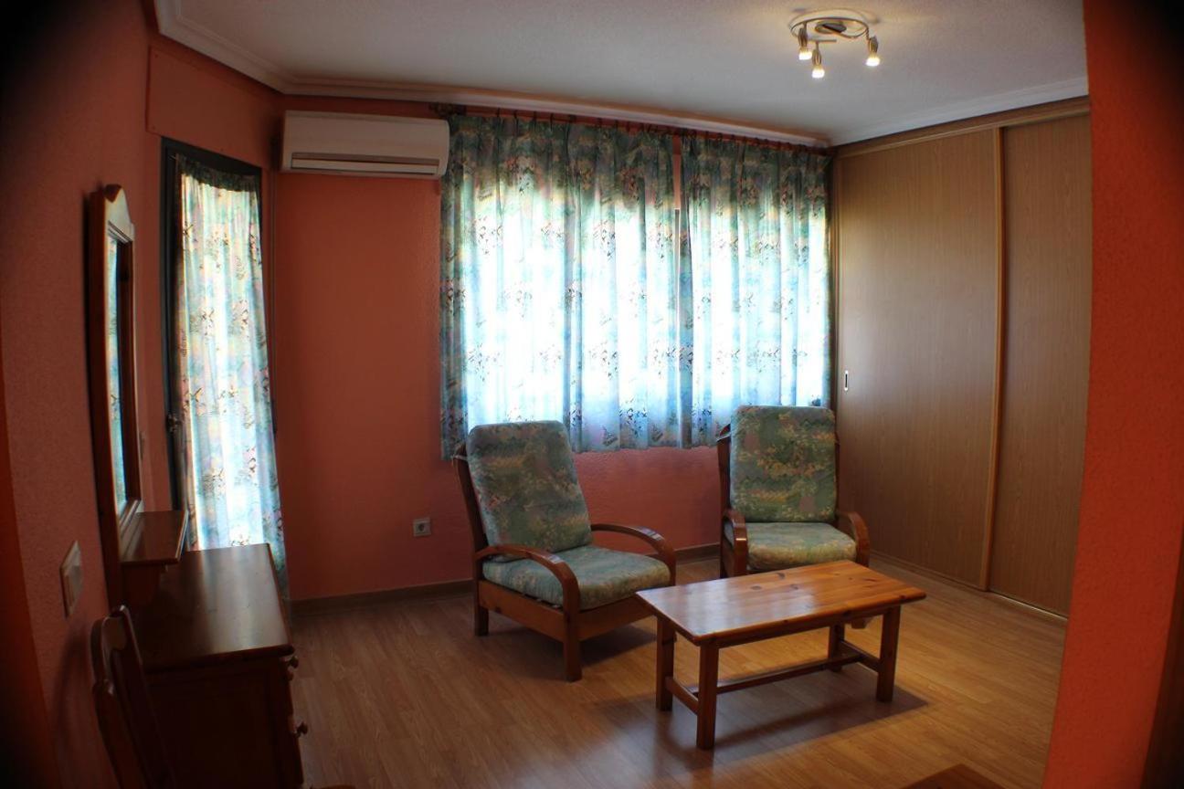 Family Room (4 Adults) - Photo 1