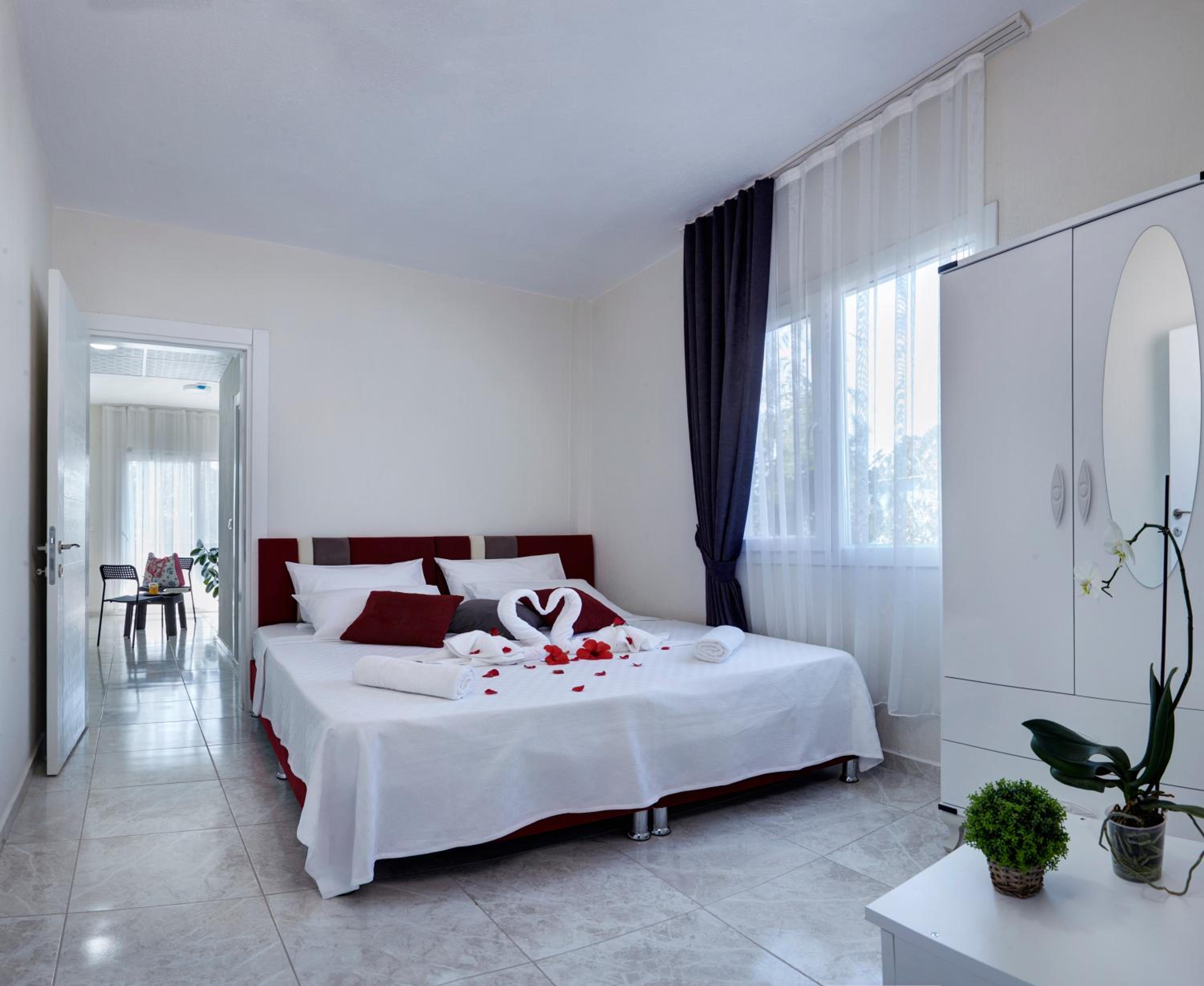 Large Double Room photo 2