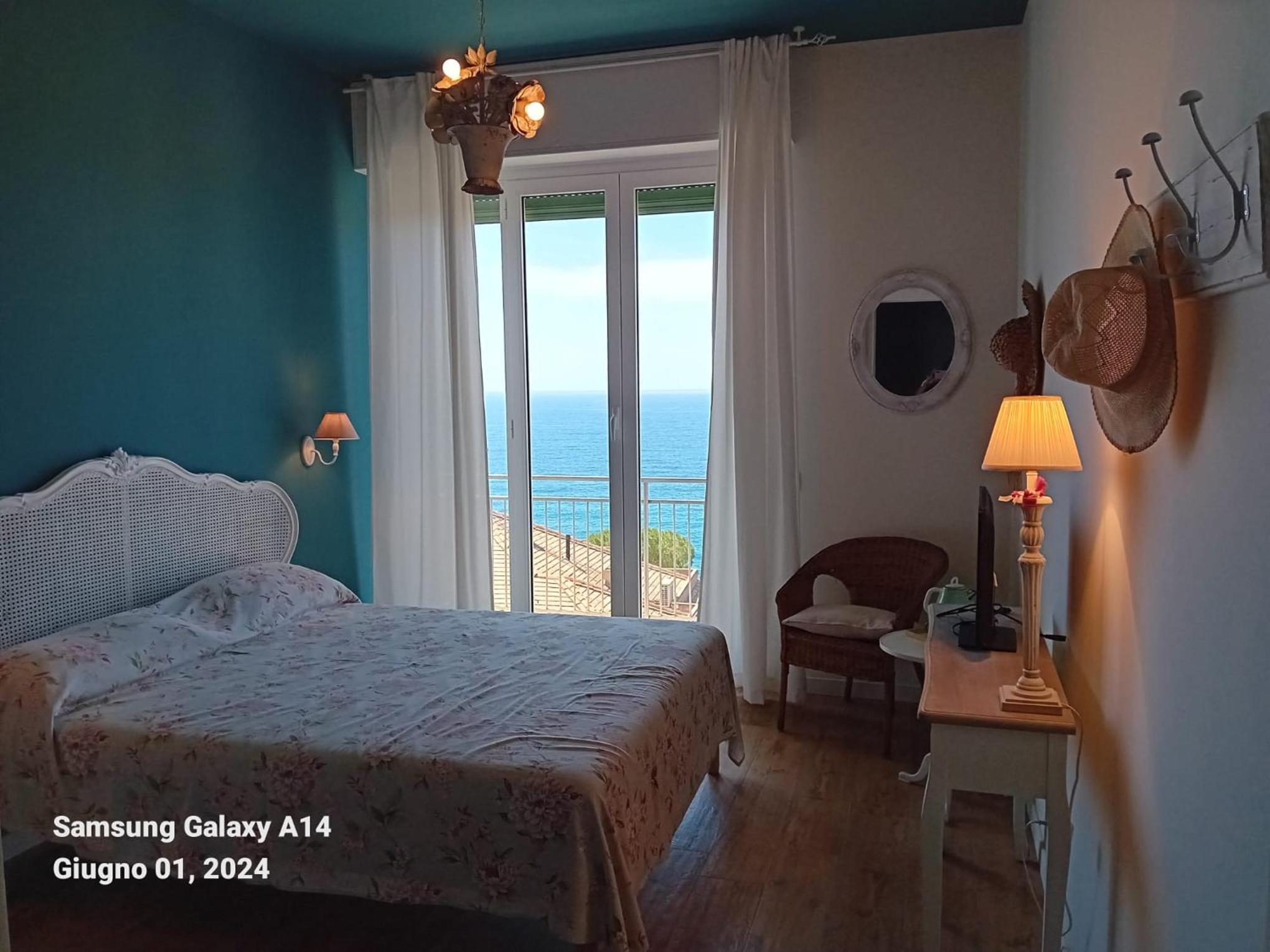 Double Room with Balcony and Sea View photo 2