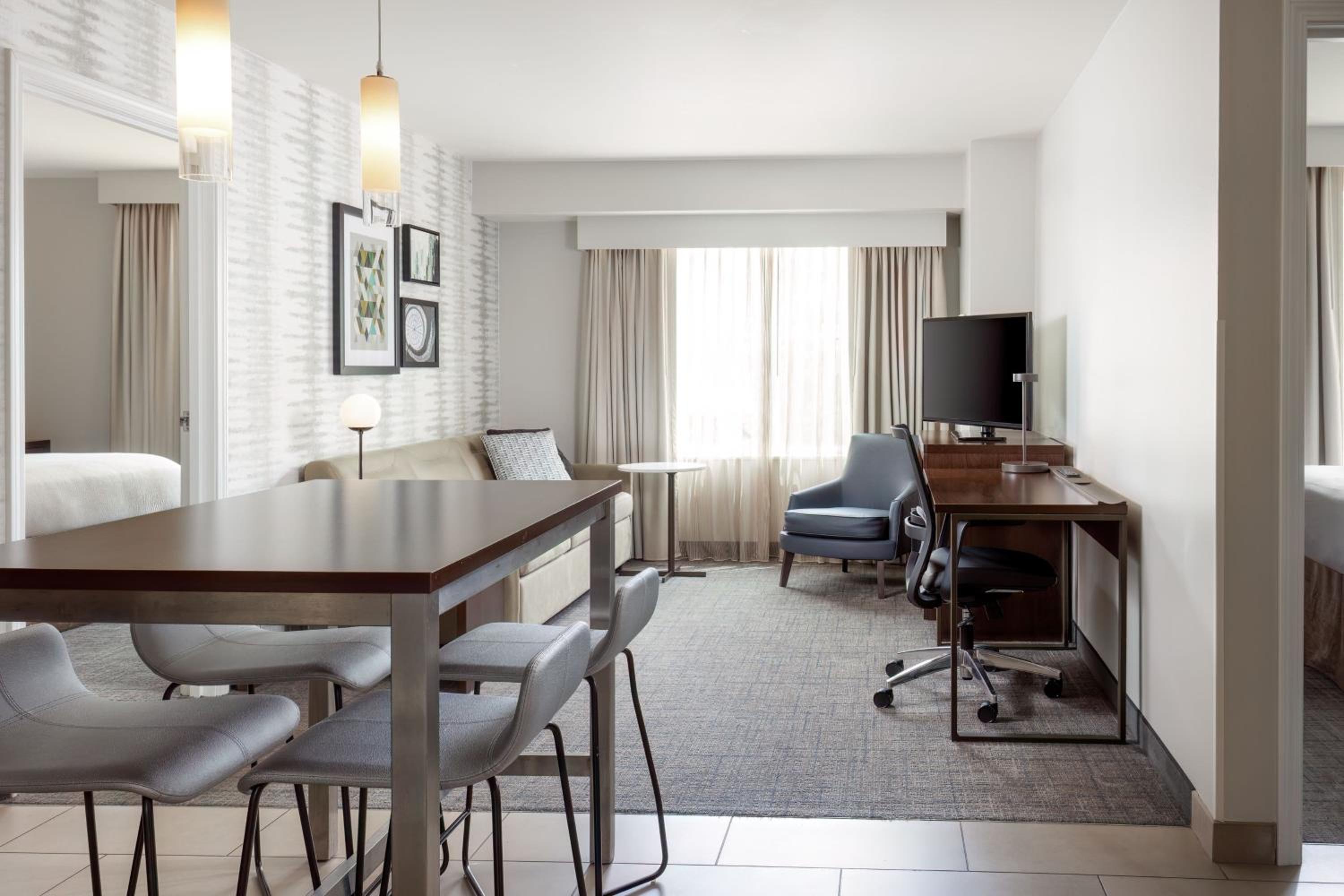 Two-Bedroom Suite - Hearing Accessible photo 3