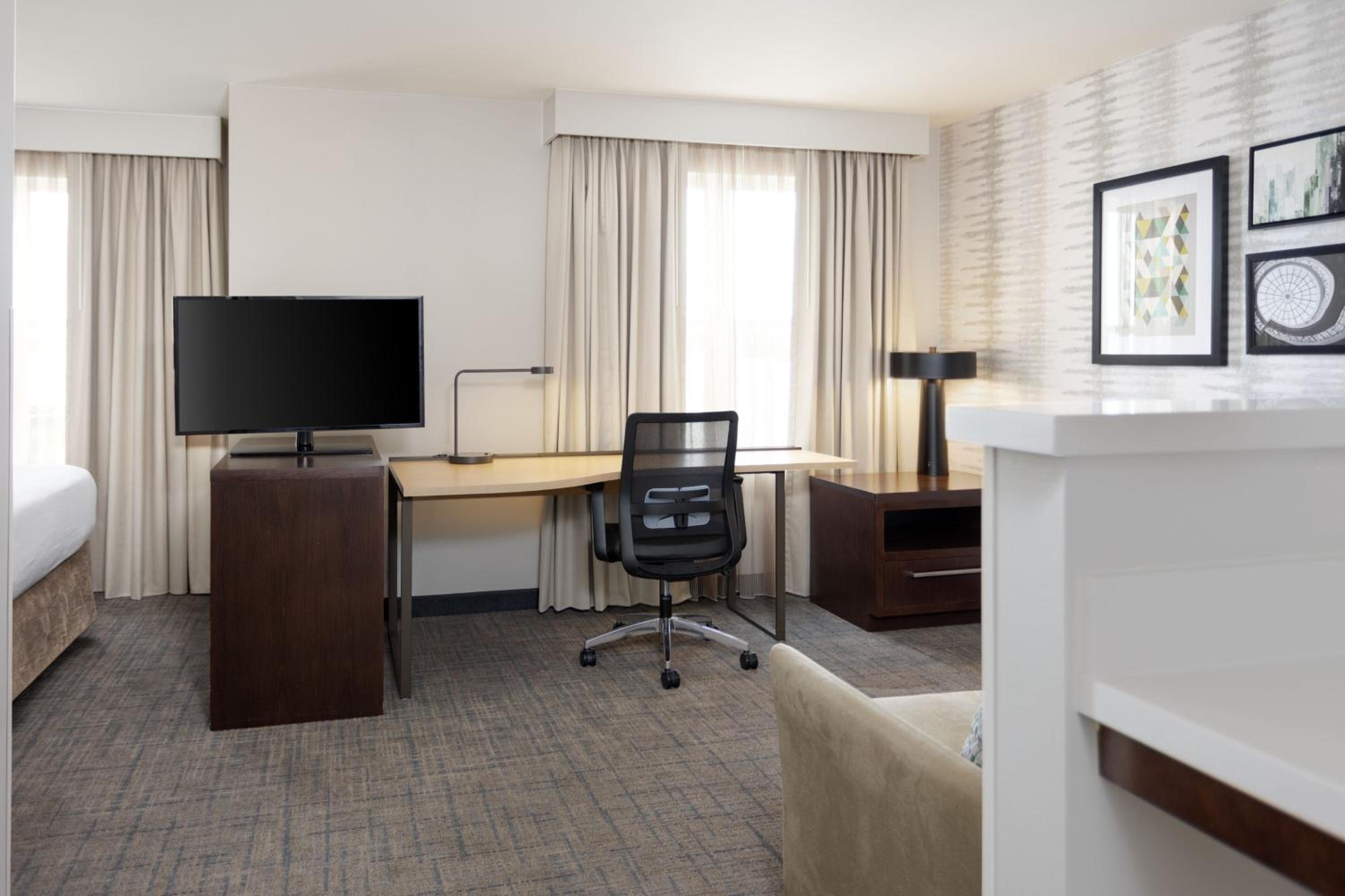 Studio King Suite with Sofa Bed - Mobility Accessible with Tub photo 2