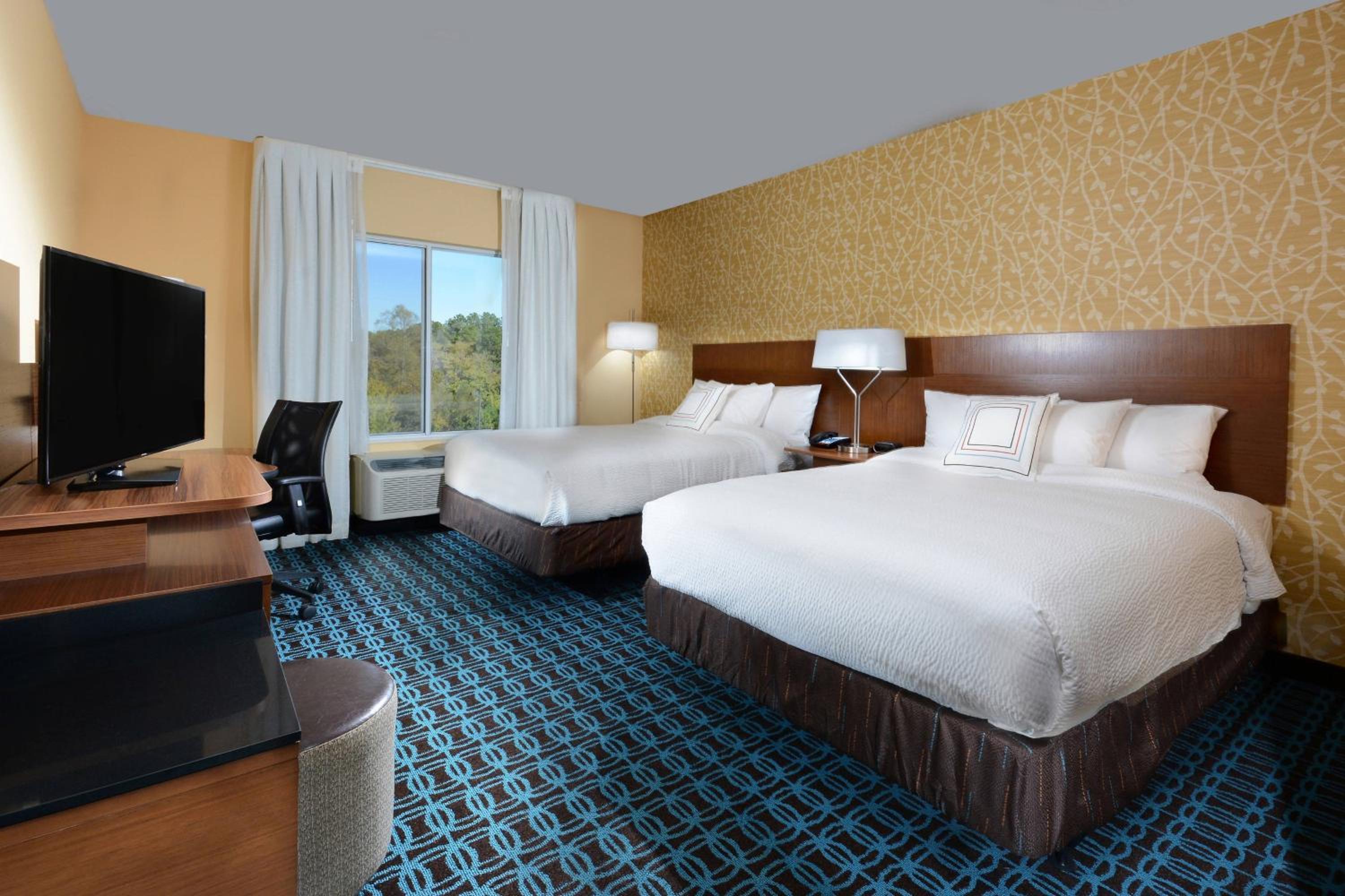 Queen Room with Two Queen Beds, Bathtub and Transfer Shower - Mobility Access/Hearing Accessible photo 1