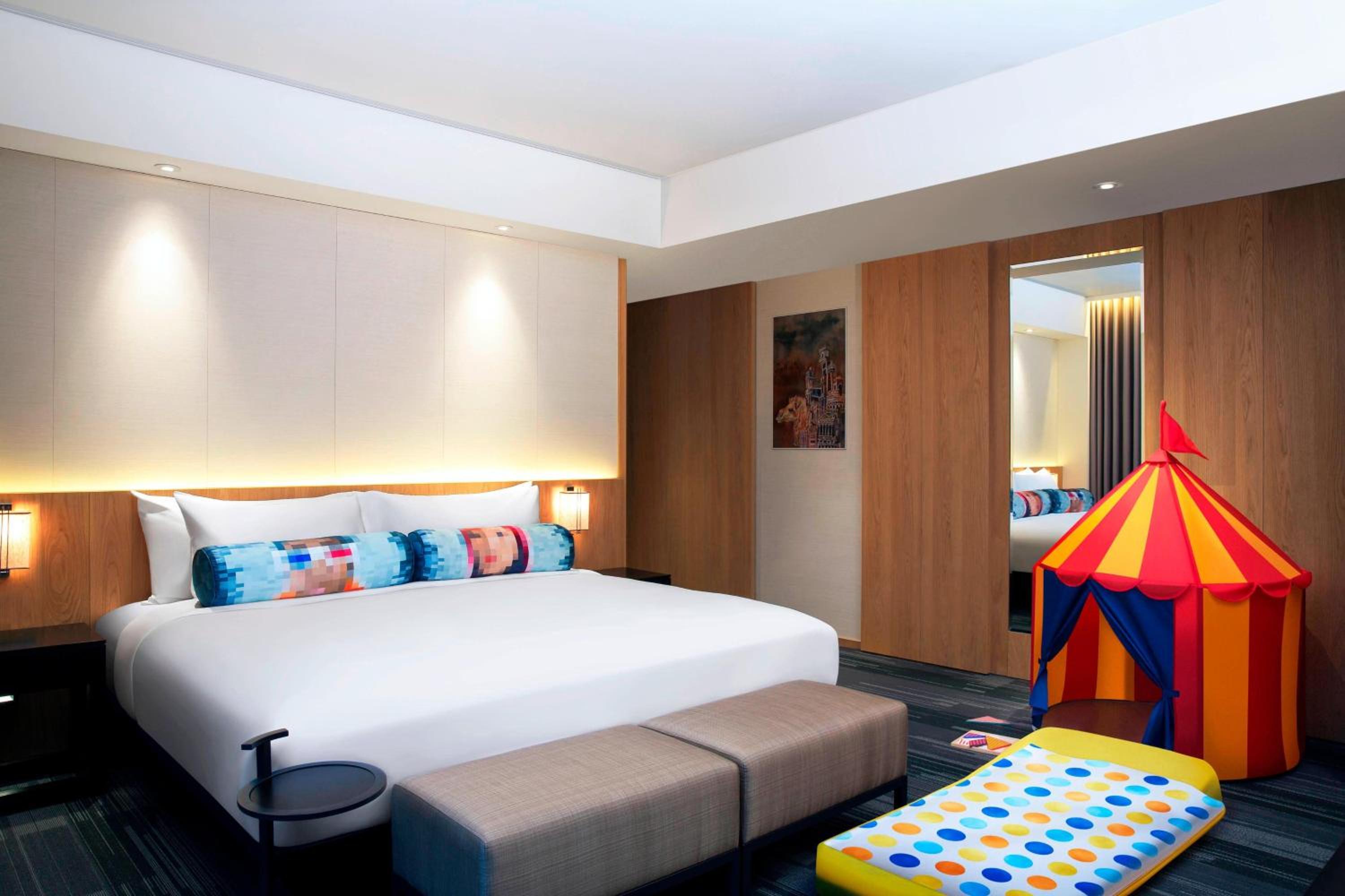 Breezy King Room photo 3