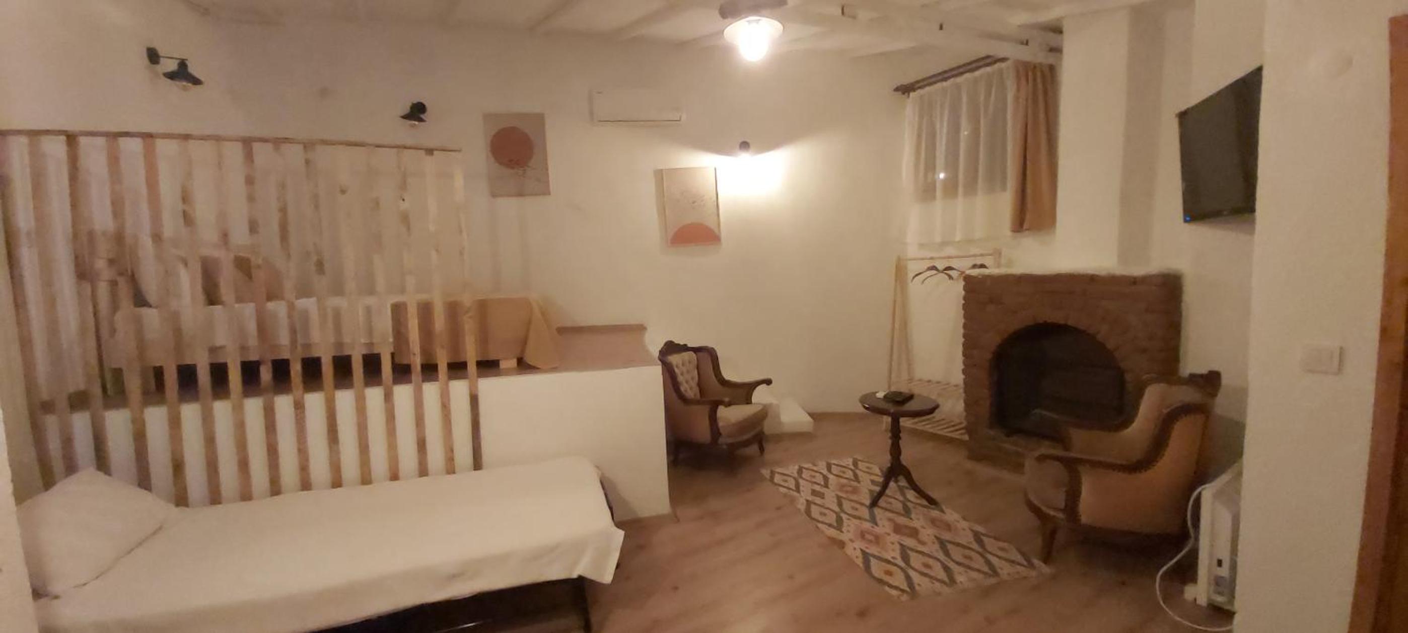 Family Studio - Photo 1