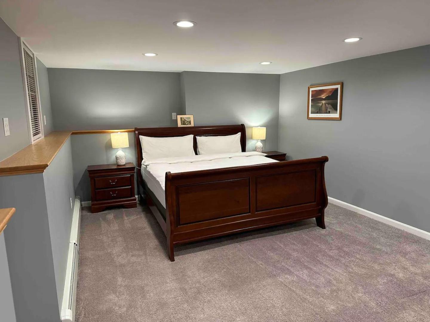 Five-Bedroom House photo 2