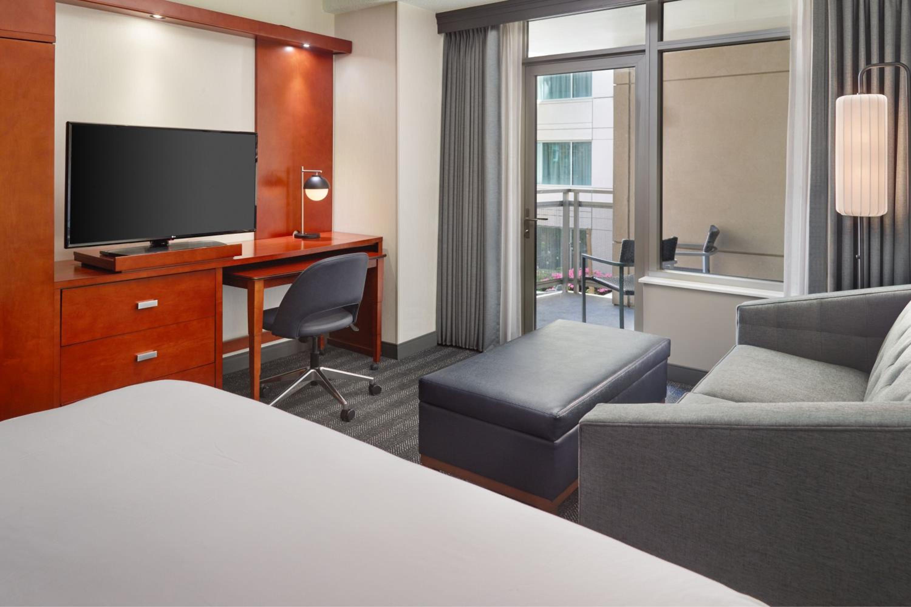 King Room with City View - Photo 1