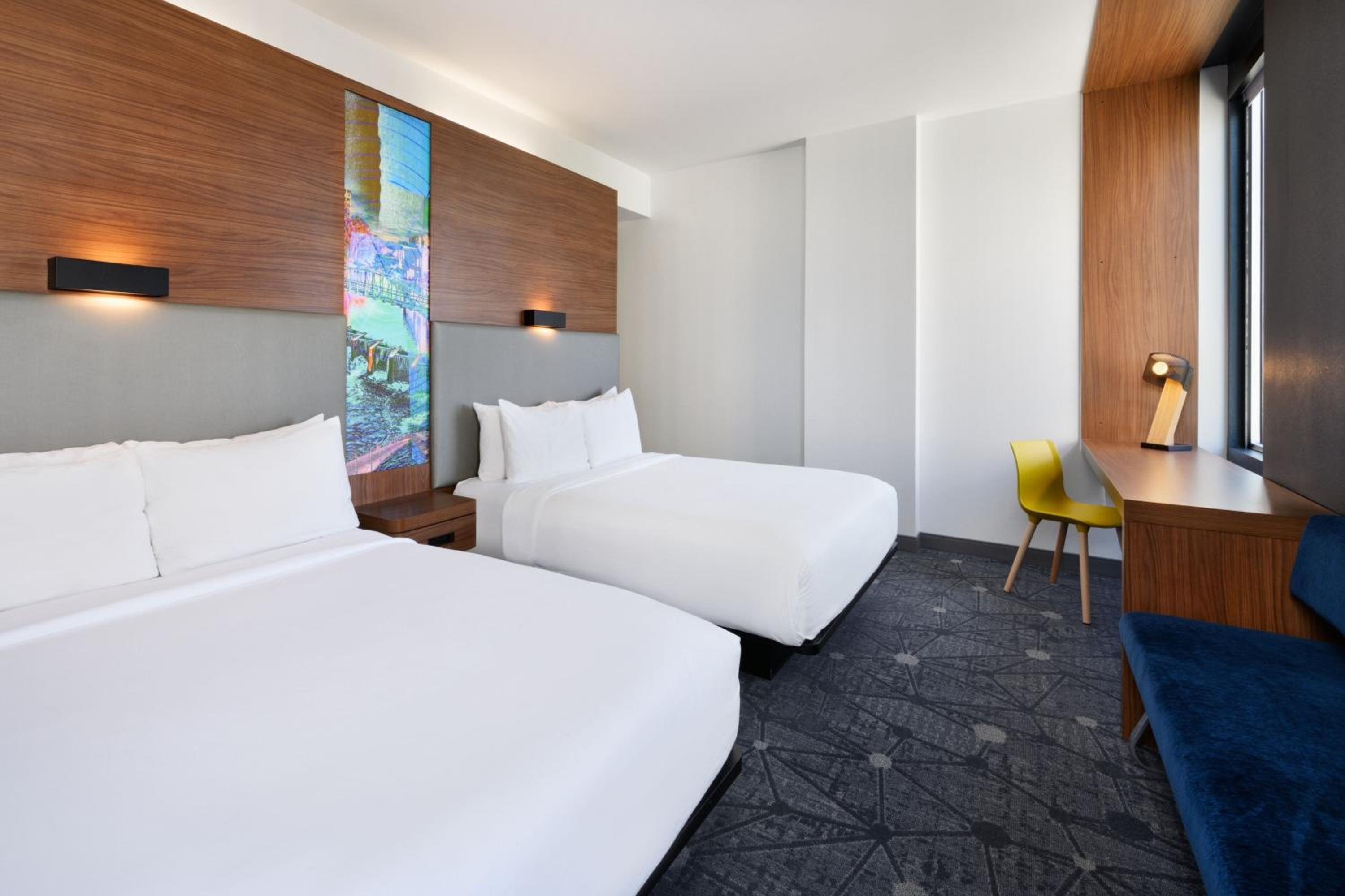 Guest Room with 2 Queen Beds photo 3