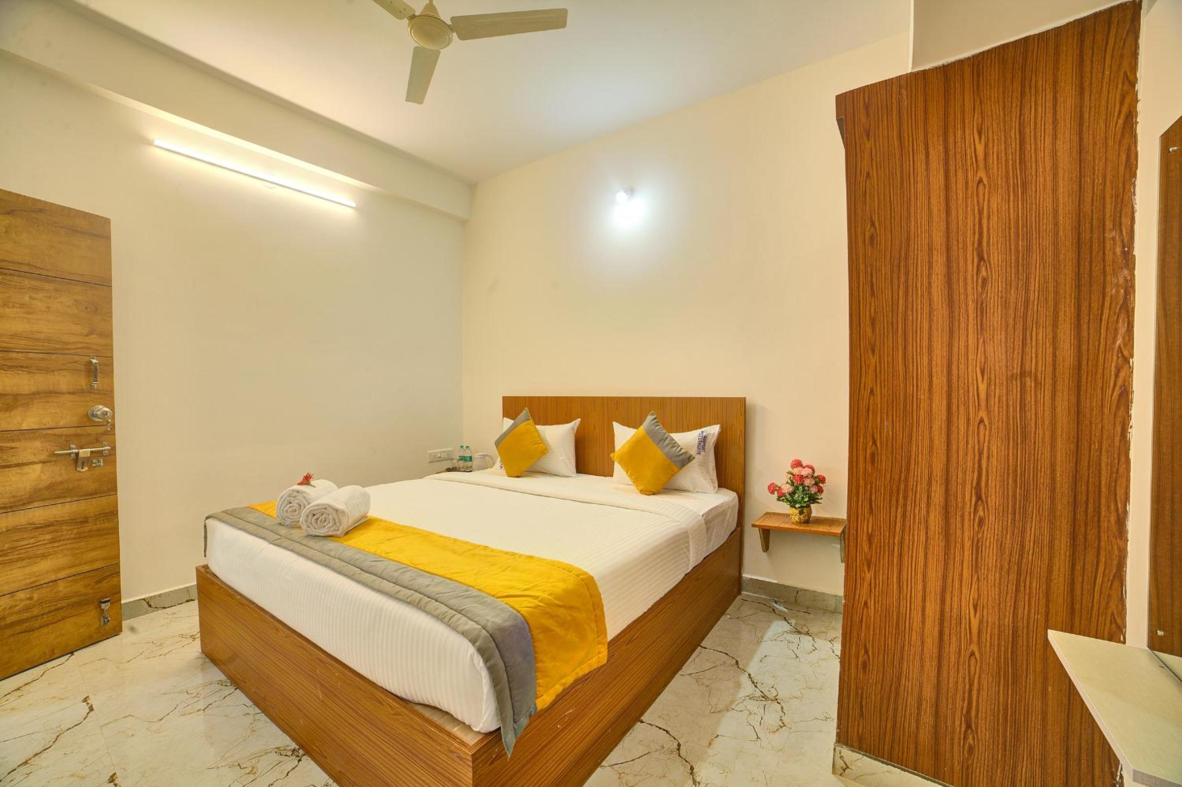 One-Bedroom Suite - Photo 2