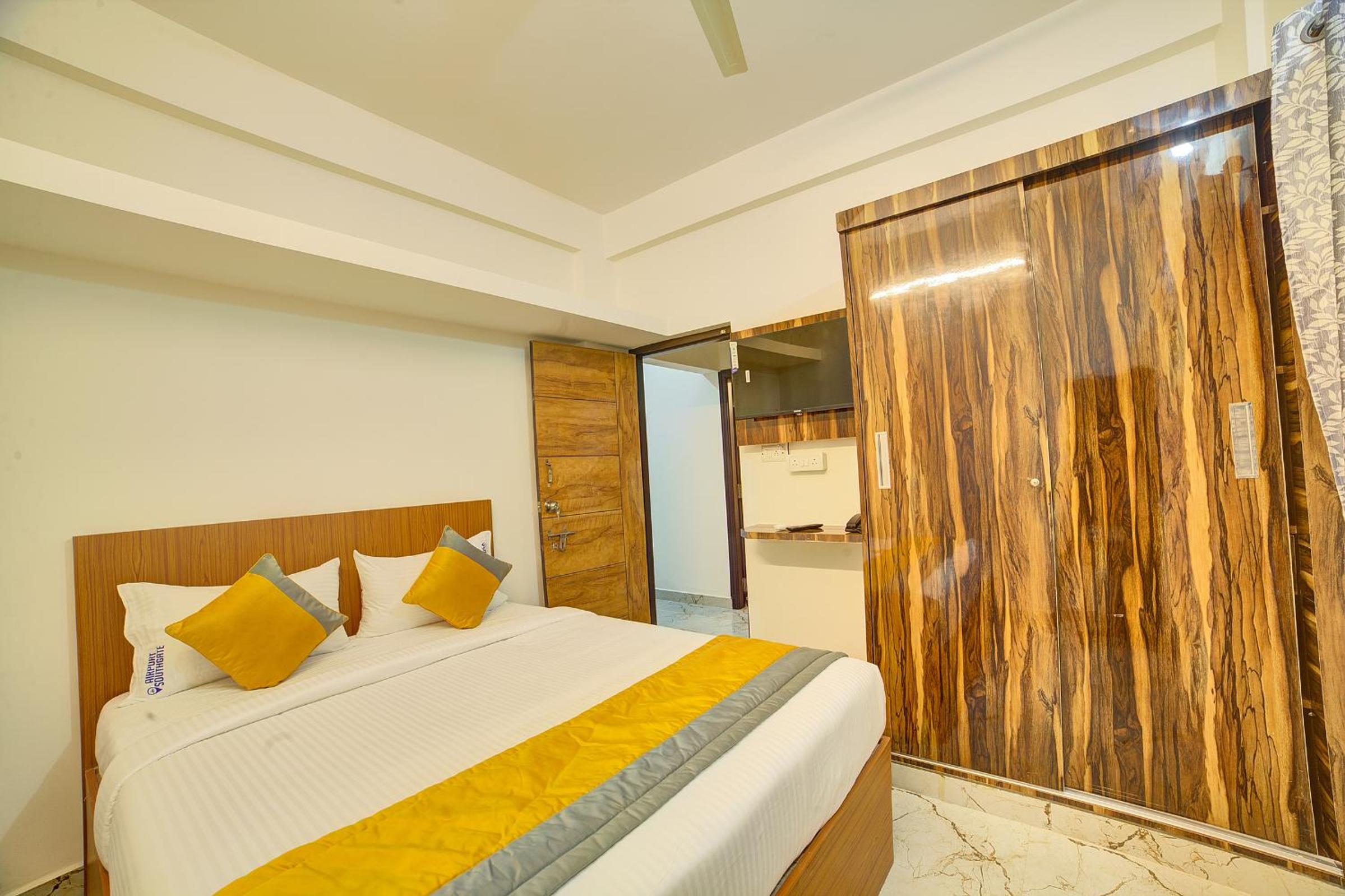 One-Bedroom Suite - Photo 3