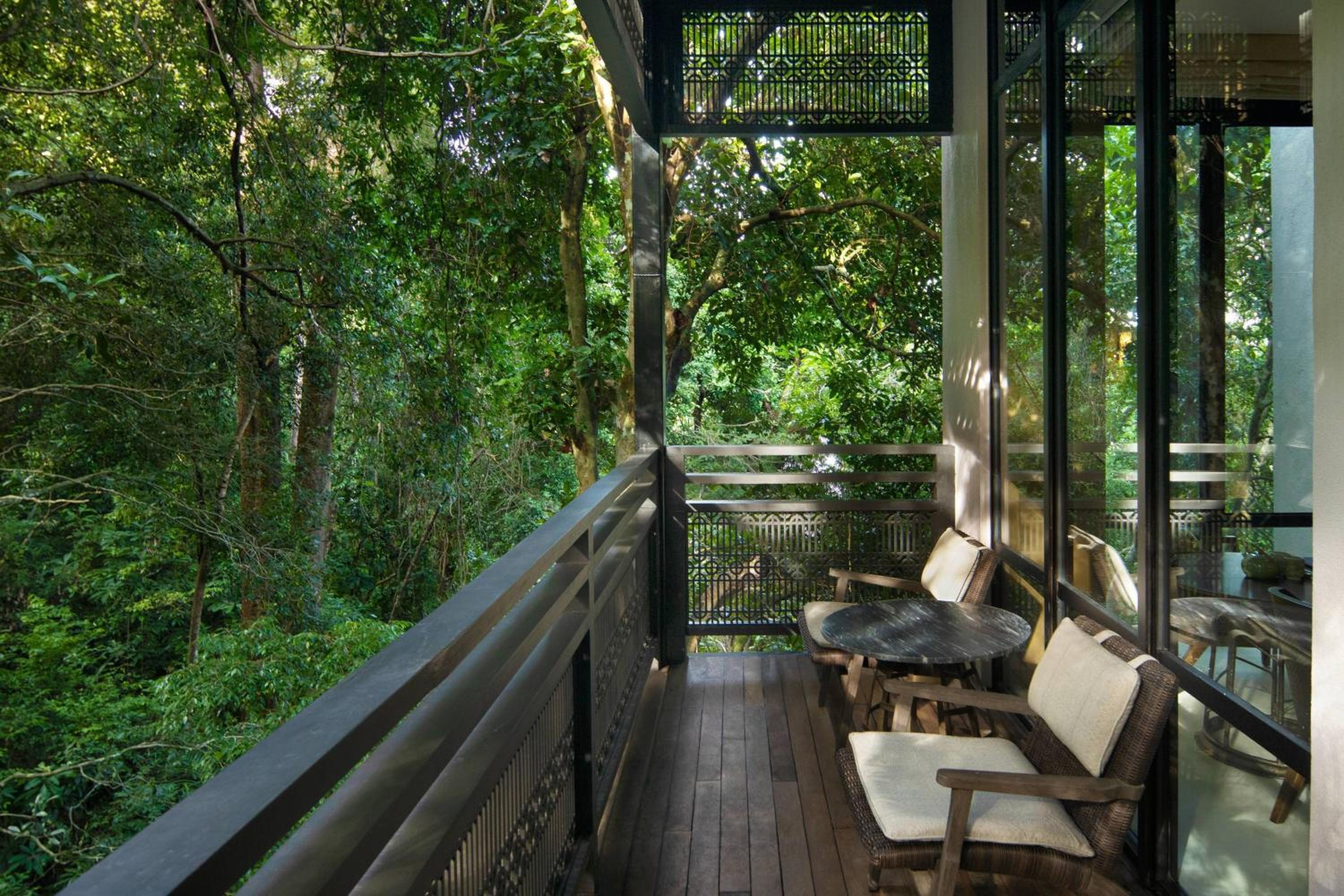 Rainforest Deluxe King Room