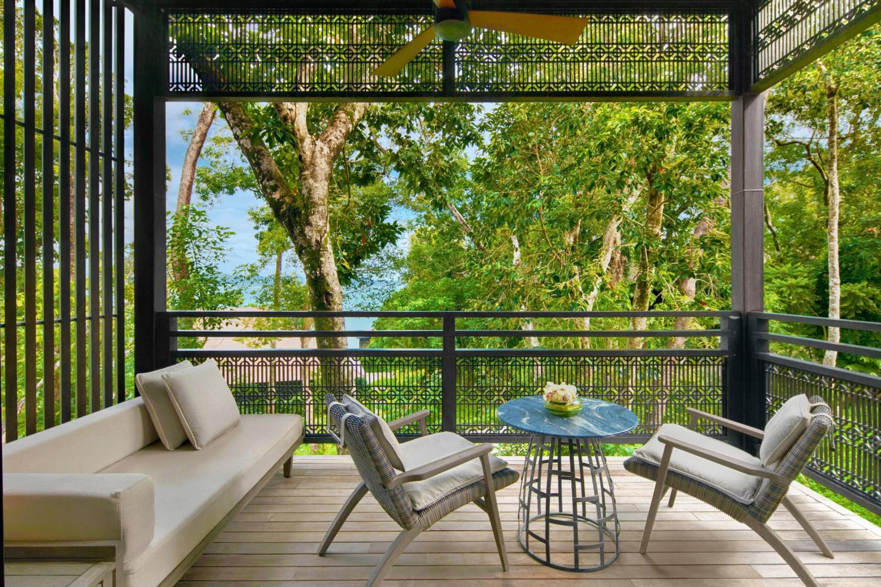 Rainforest Deluxe Queen Room