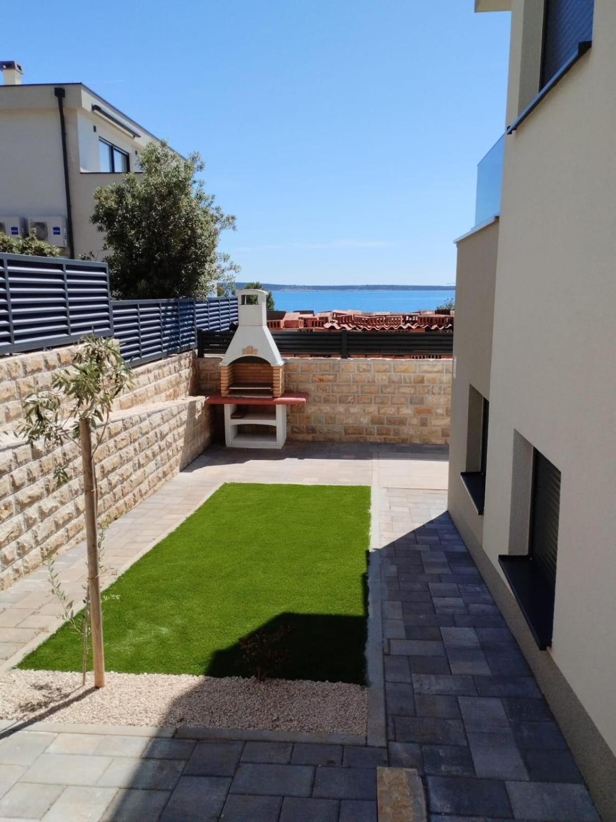 Two-Bedroom Apartment with Balcony and Sea View photo 3
