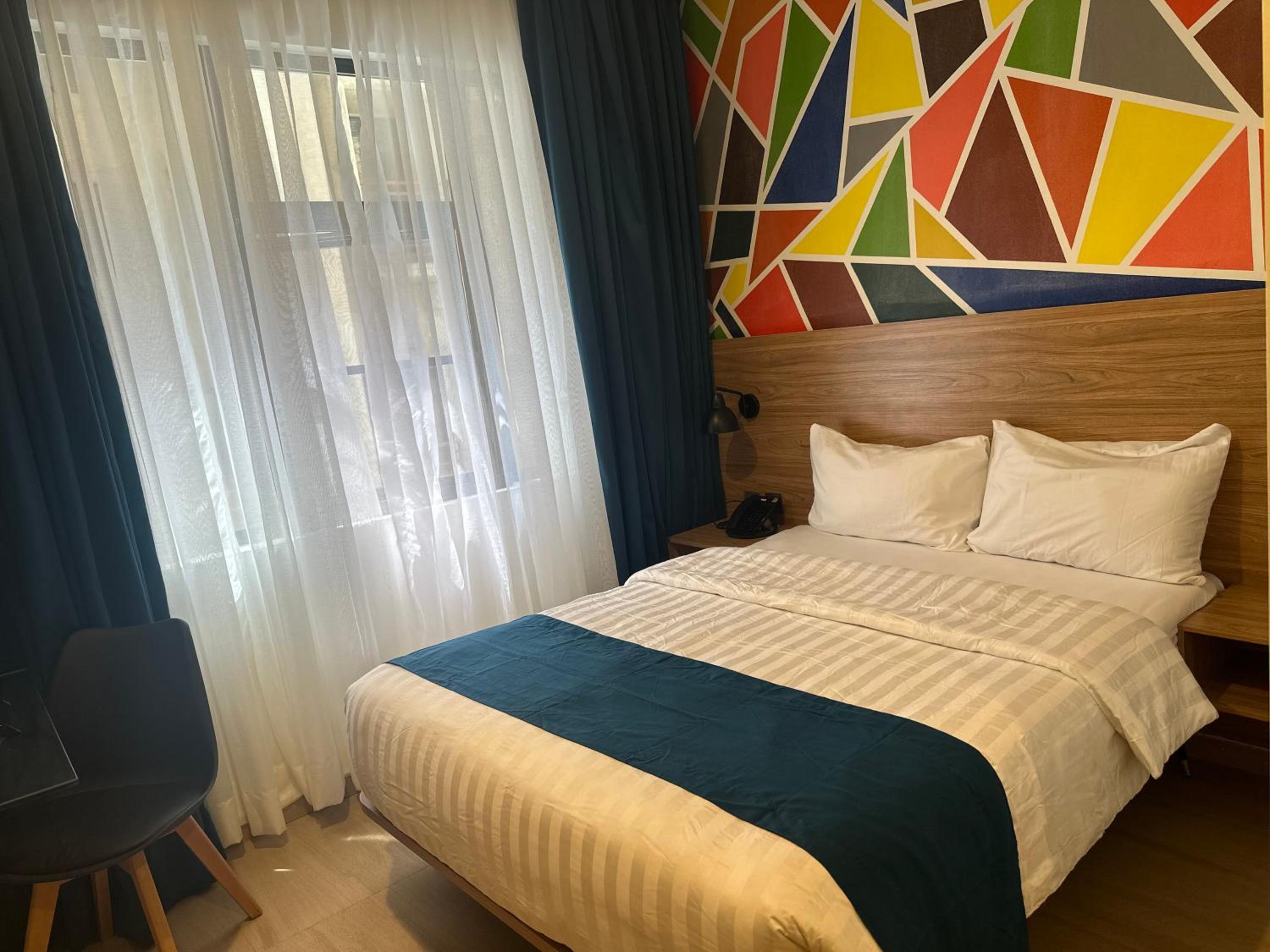 Standard Queen Room