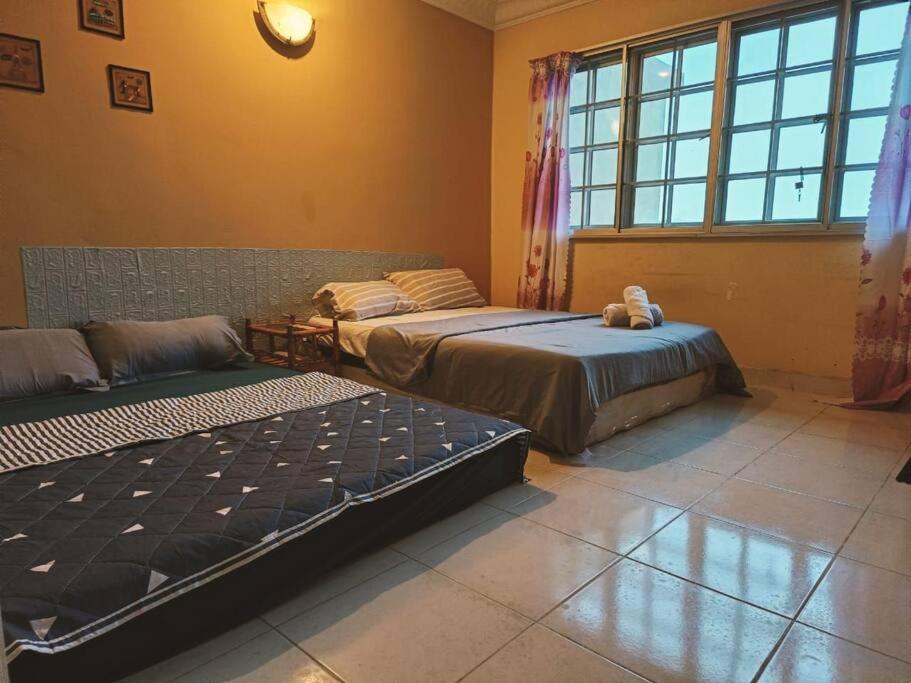 Three-Bedroom House photo 3