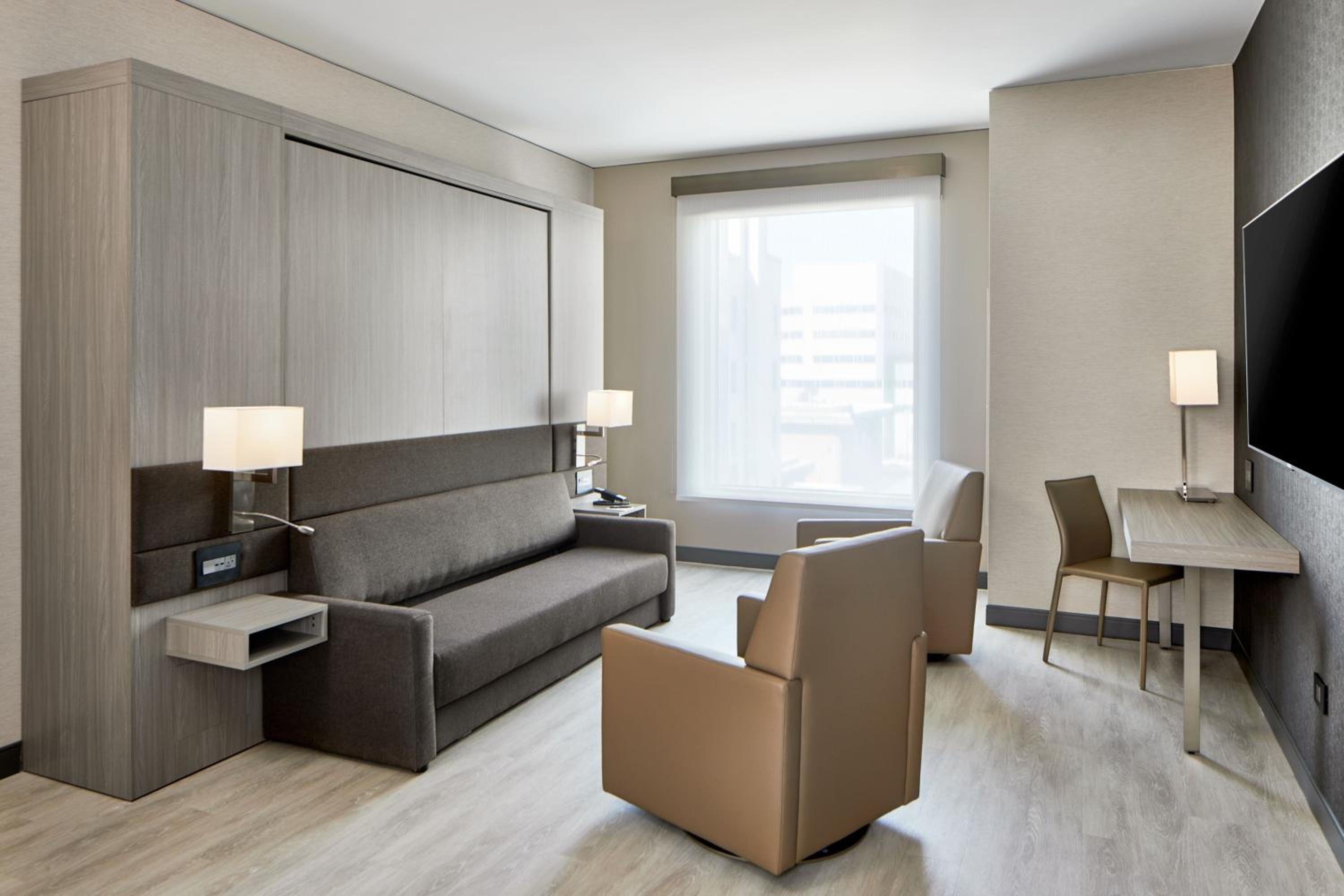 Murphy King Room