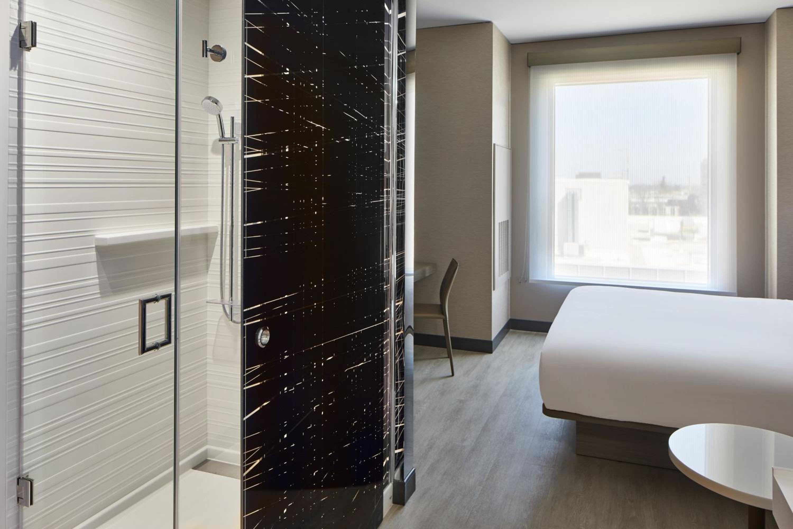 Standard King Room with Sofa Bed and Adapted Tub - Mobility Accessible - Photo 13