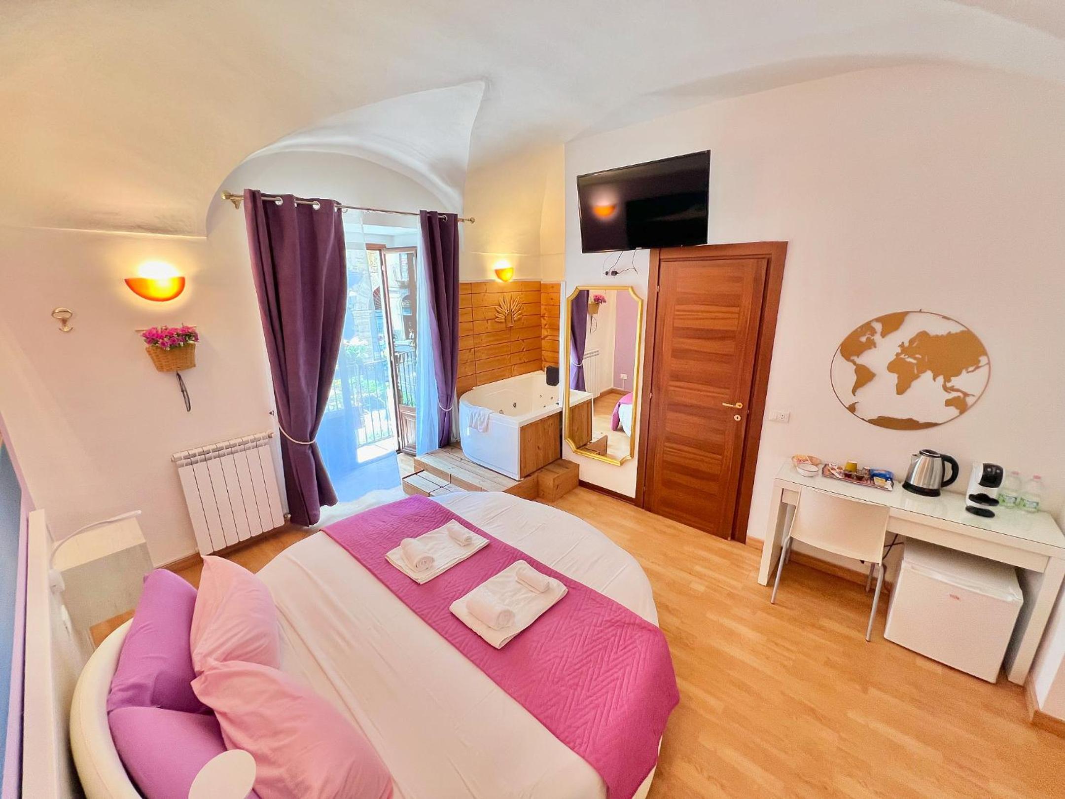 King Room with Spa Bath photo 3