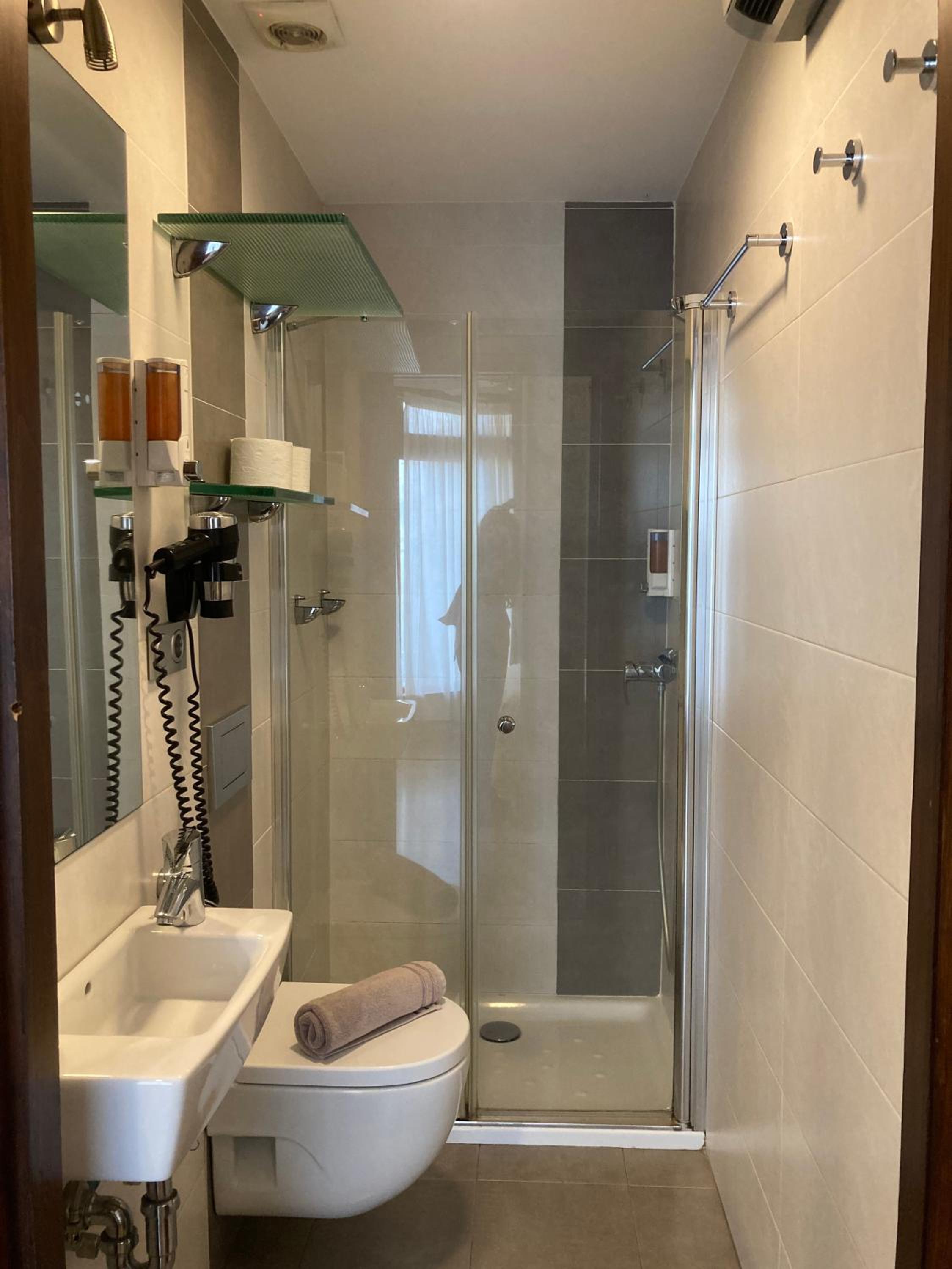 Double Room With Extra Bed photo 2
