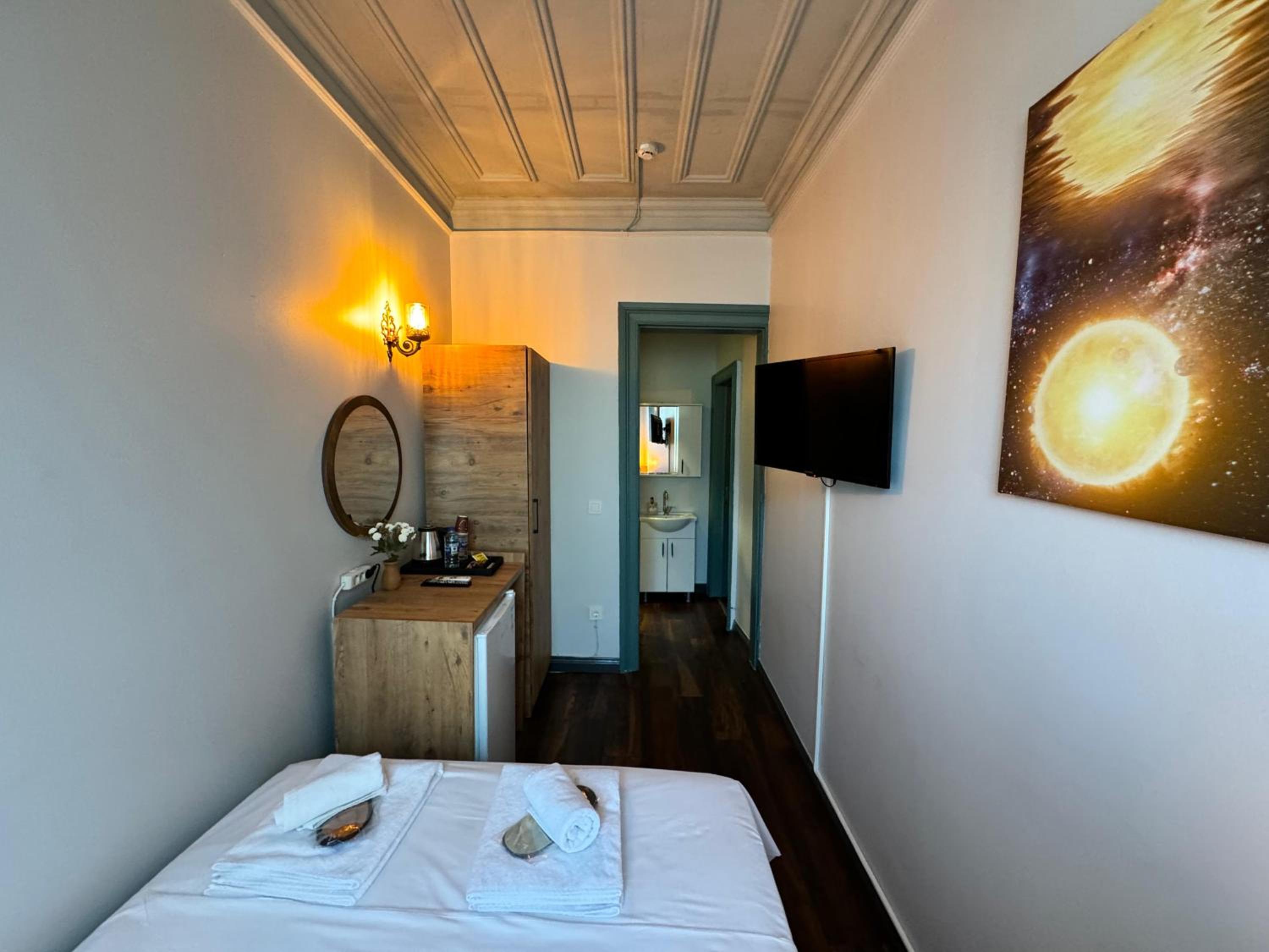 Economy Double Room photo 3