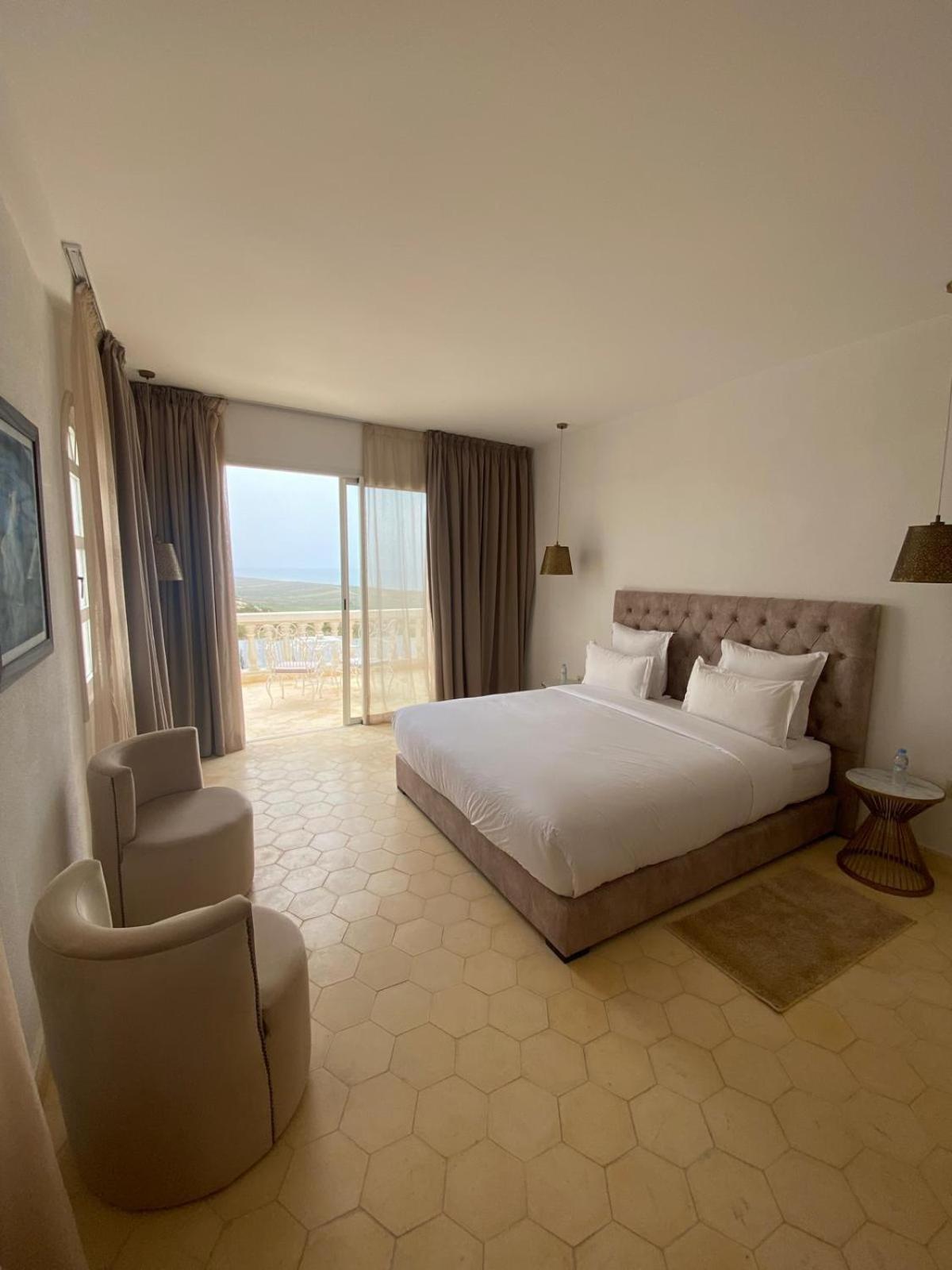 Deluxe Double Room with Side Sea View photo 1