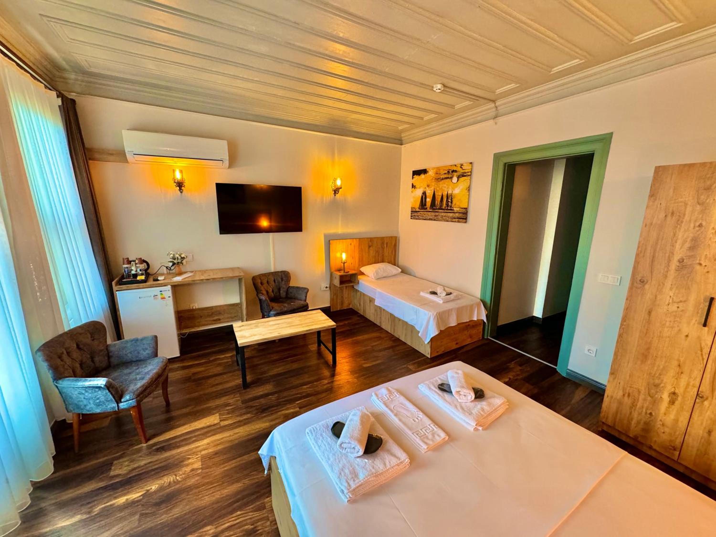 Triple Room with Balcony photo 3
