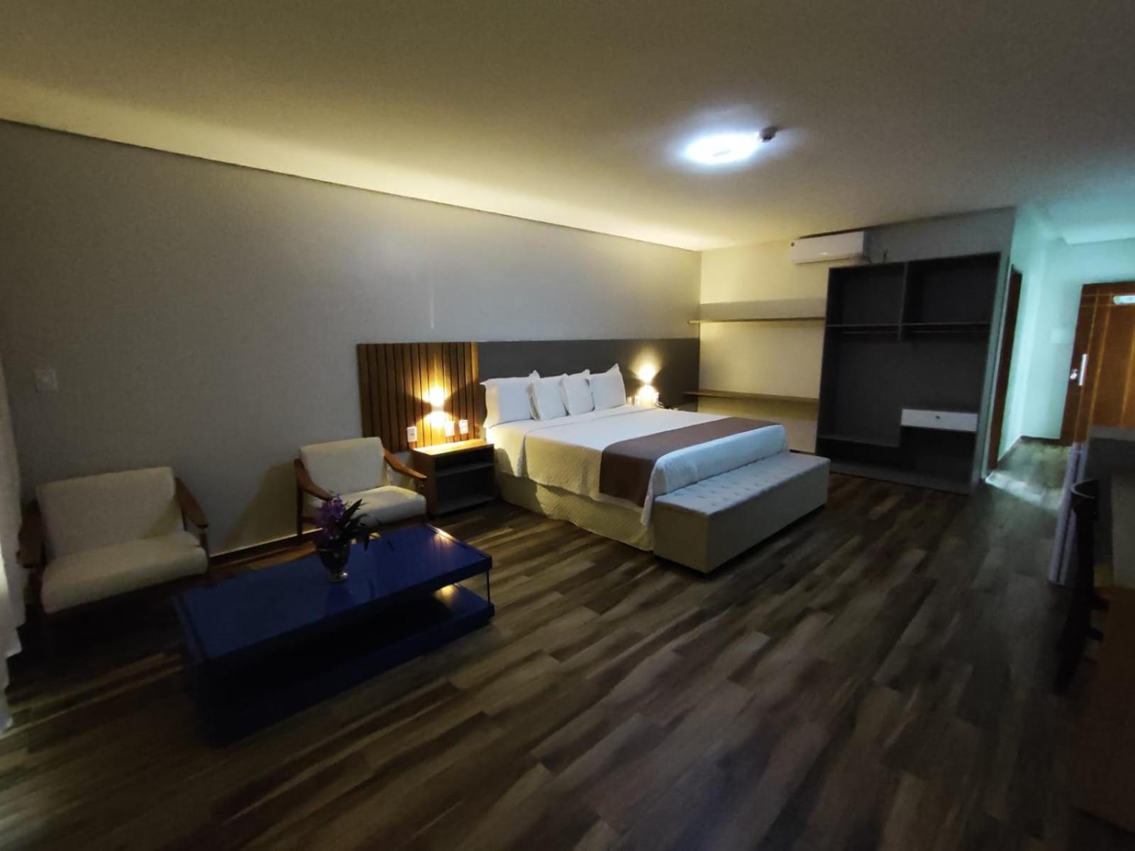Deluxe King Suite