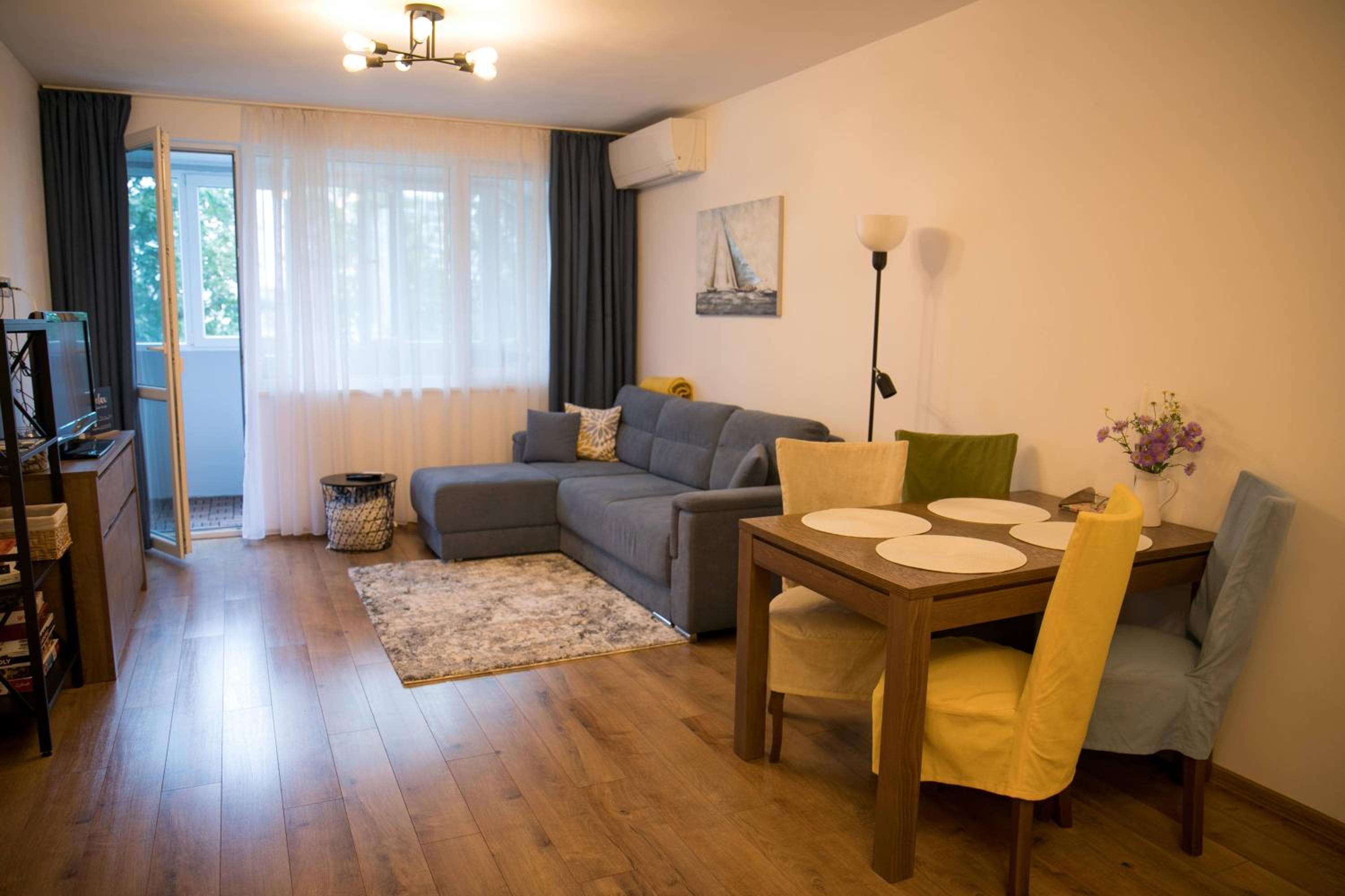 One-Bedroom Apartment photo 1