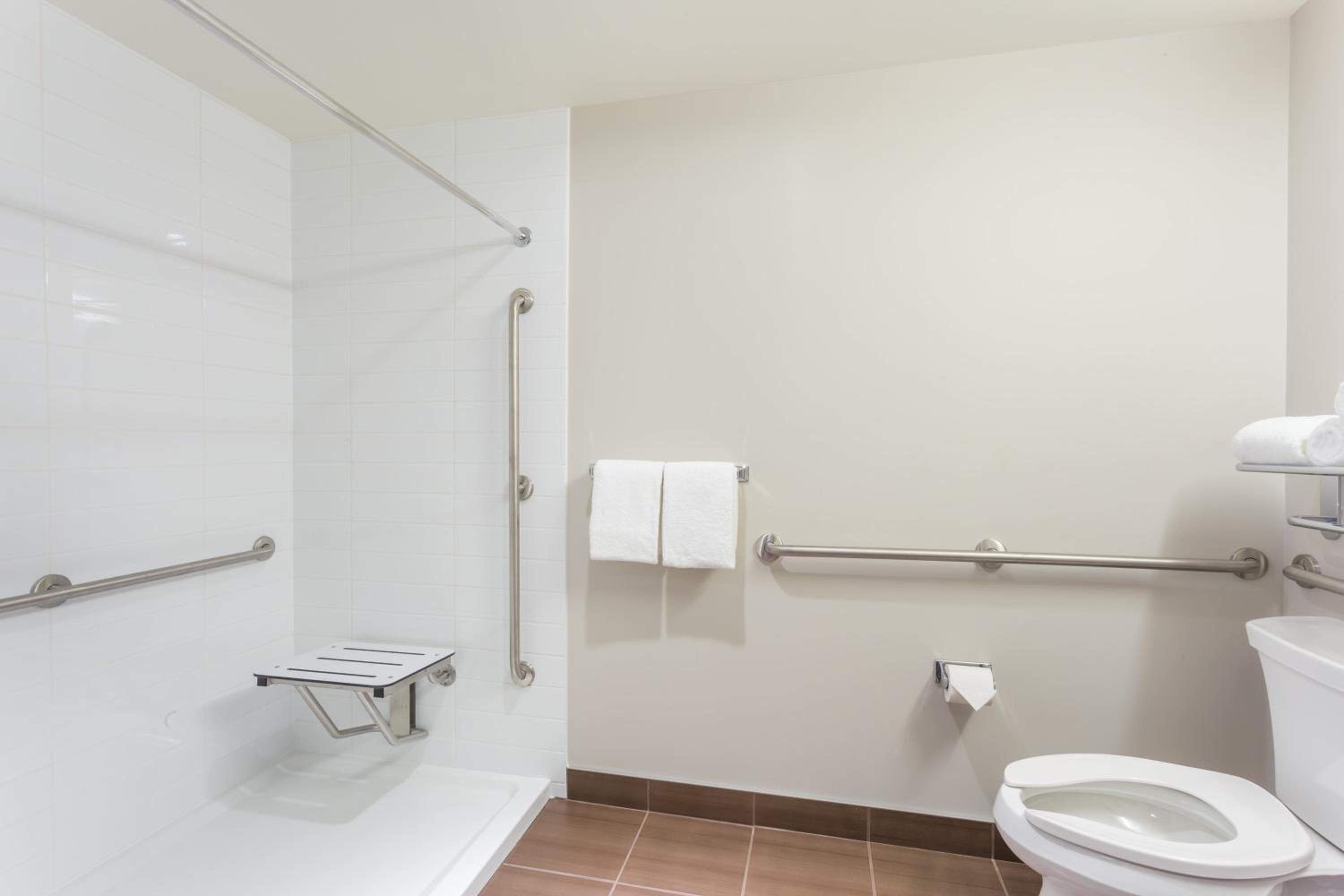 Queen Room - Disability Access/Non-Smoking