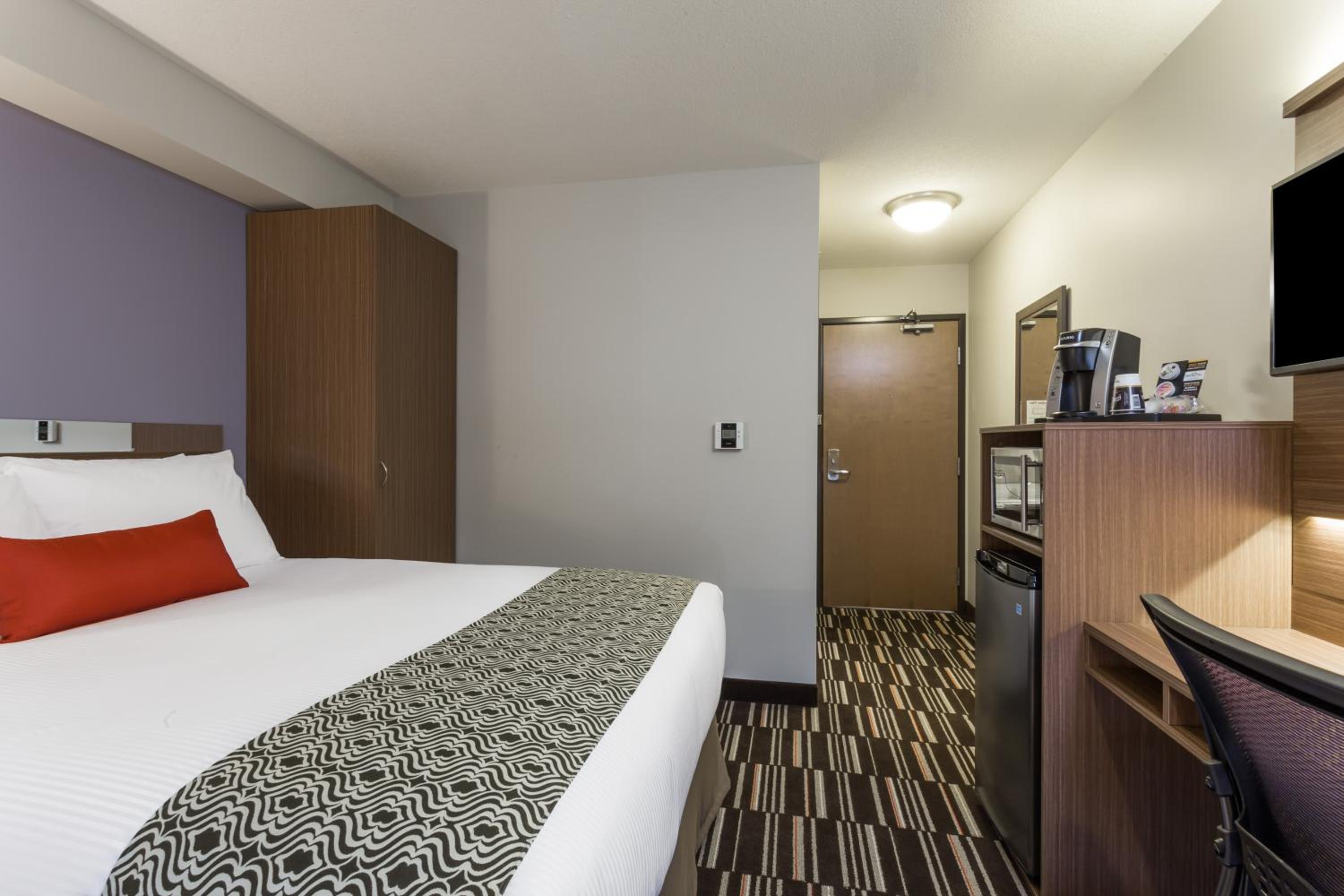 1 Queen Bed, Economy Room, Non-Smoking