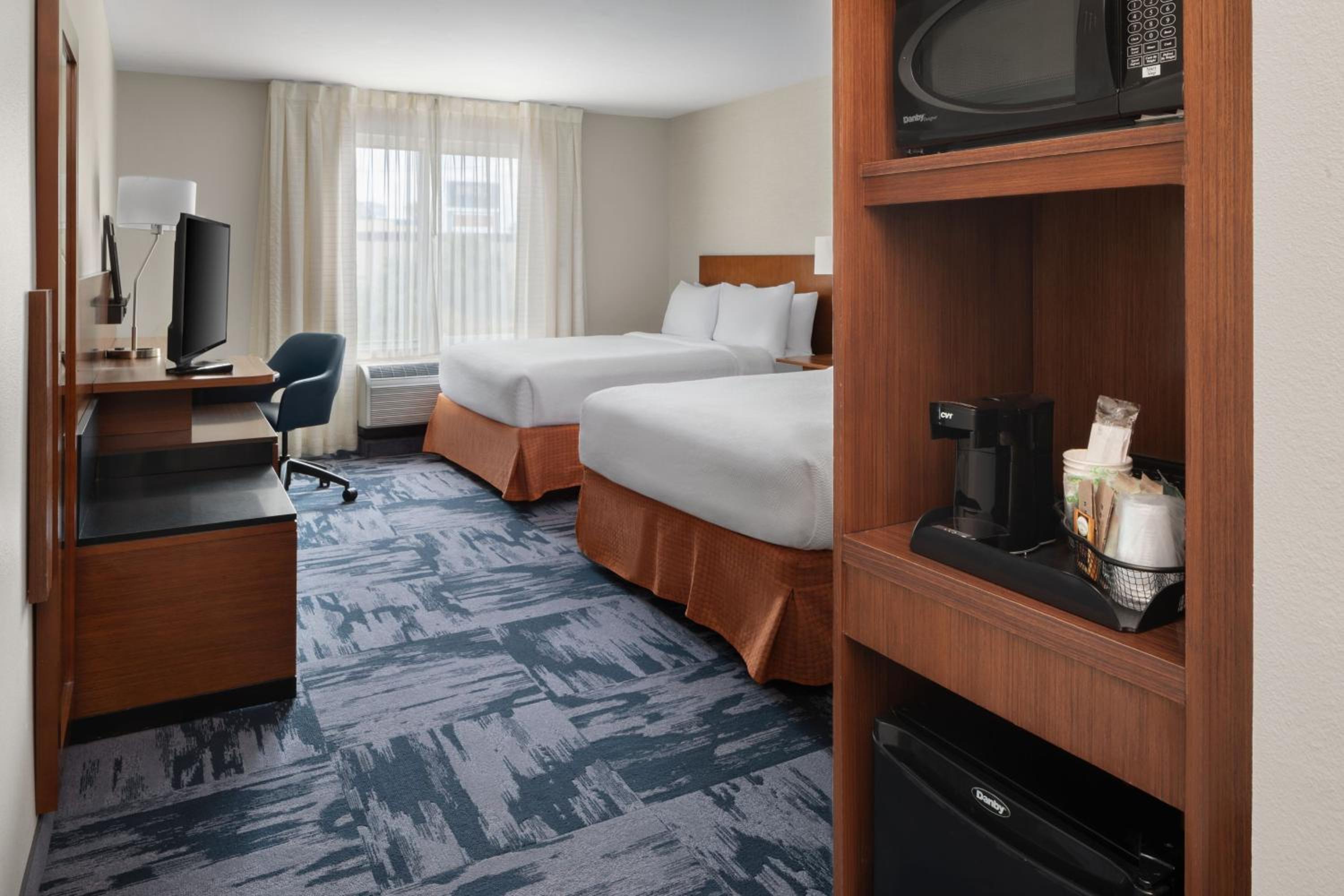 Suite, 2 Queen, Sofa bed