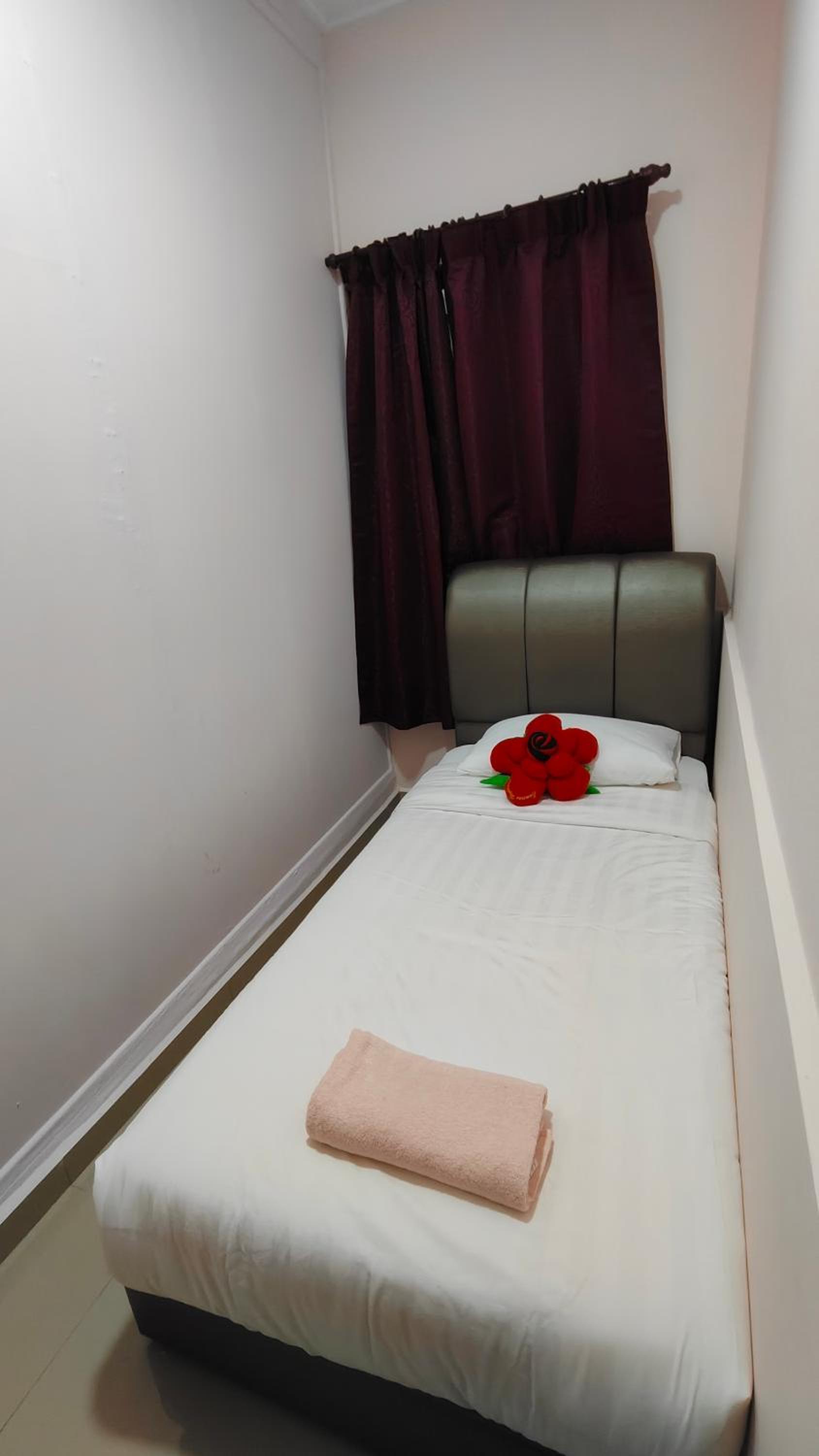 Economy Triple Room photo 3