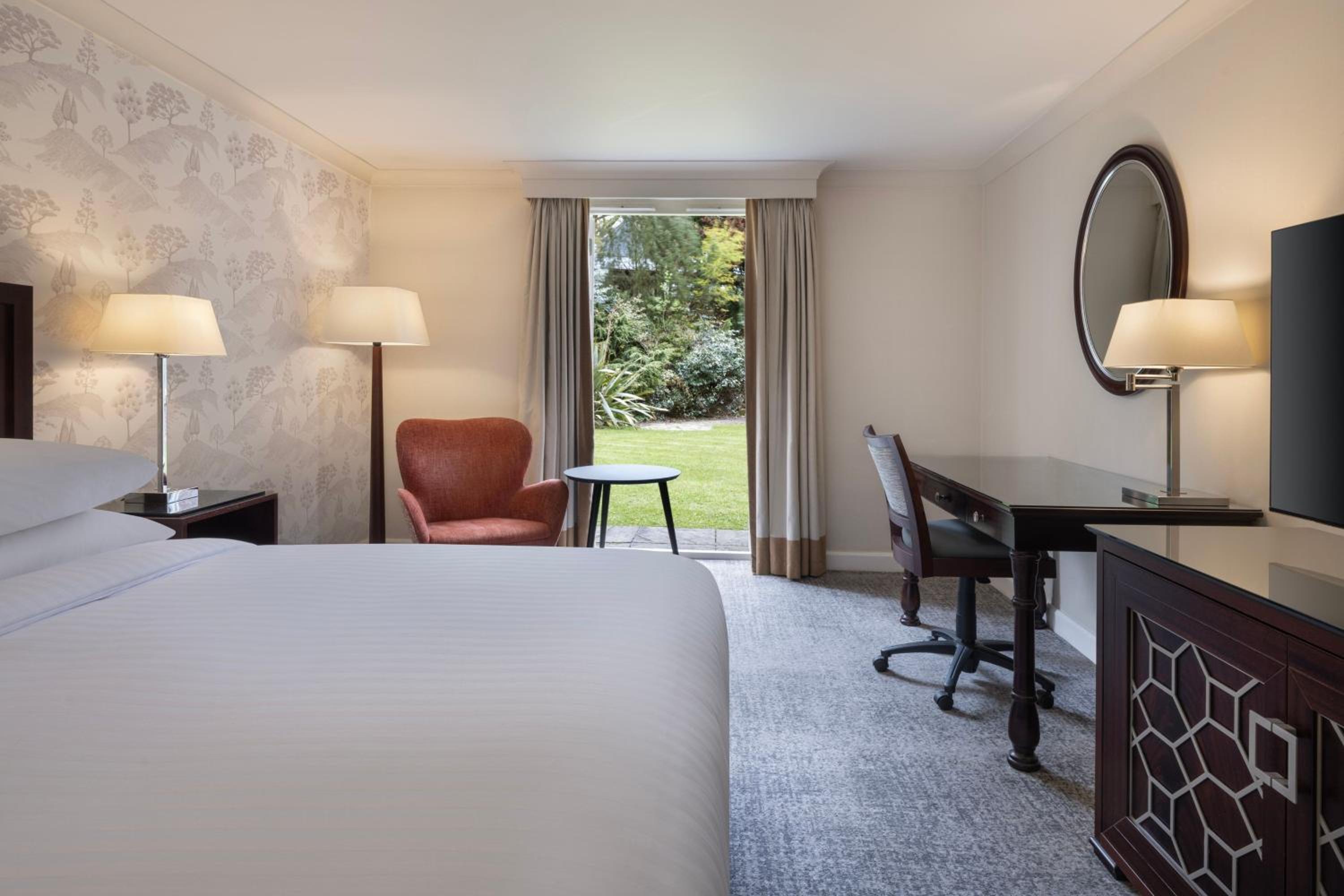 Superior King Room - Photo 9