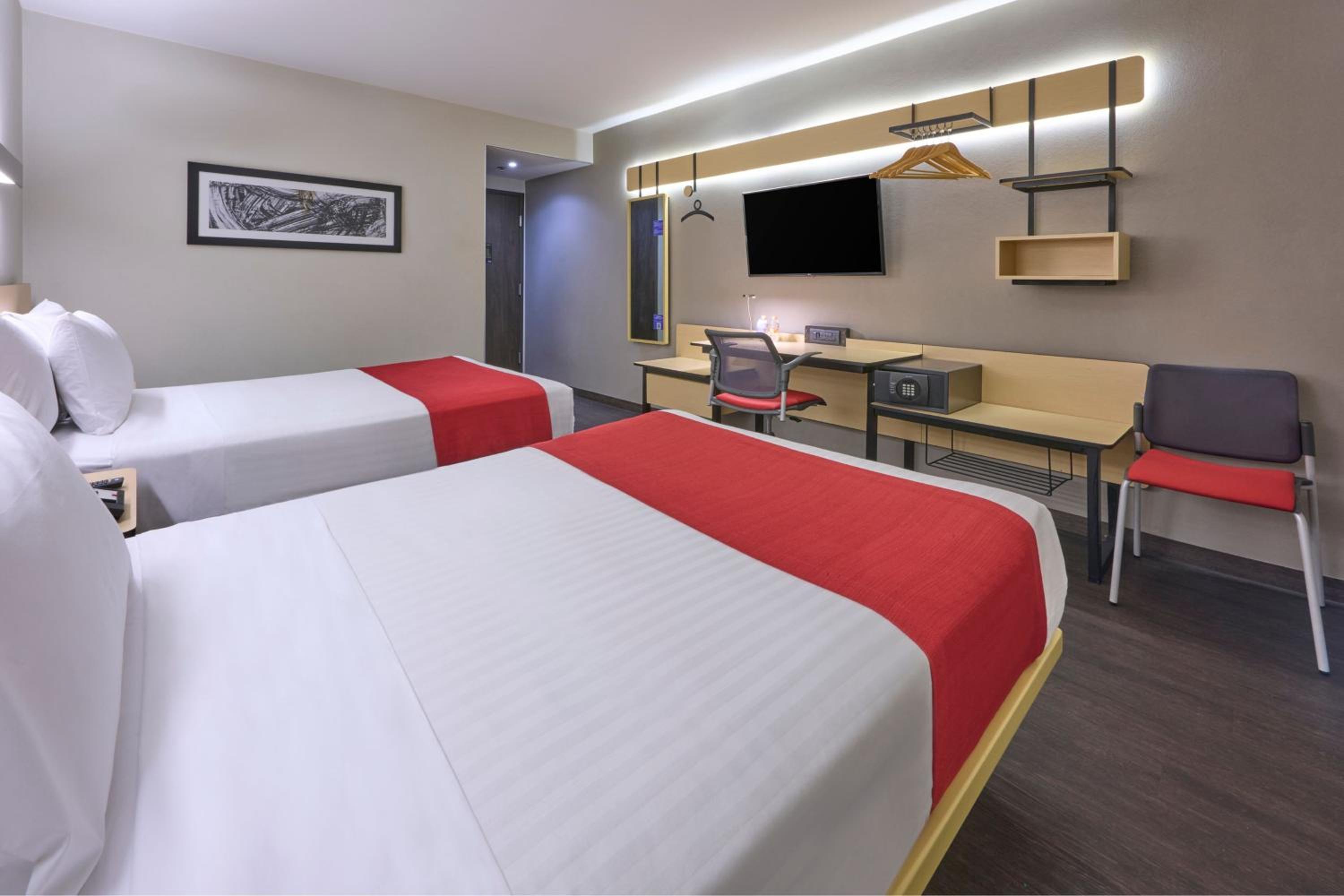 Double Room with Two Double Beds - Photo 10