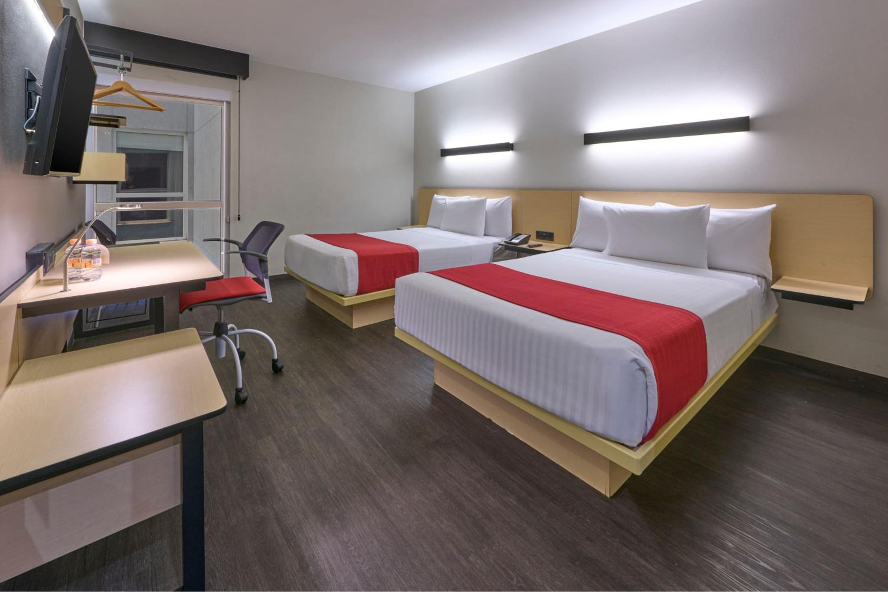 Double Room with Two Double Beds - Photo 11