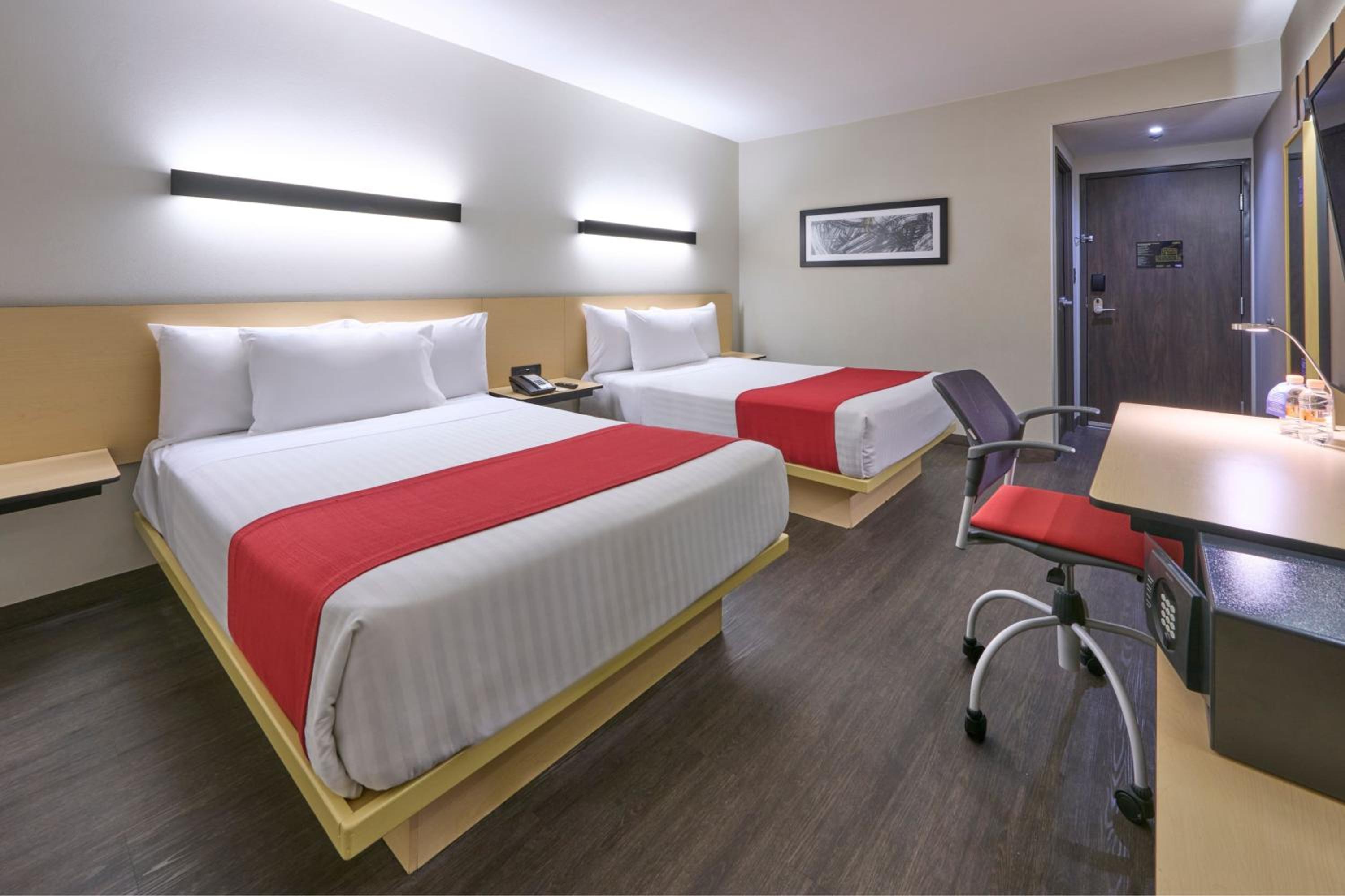 Double Room with Two Double Beds - Photo 1
