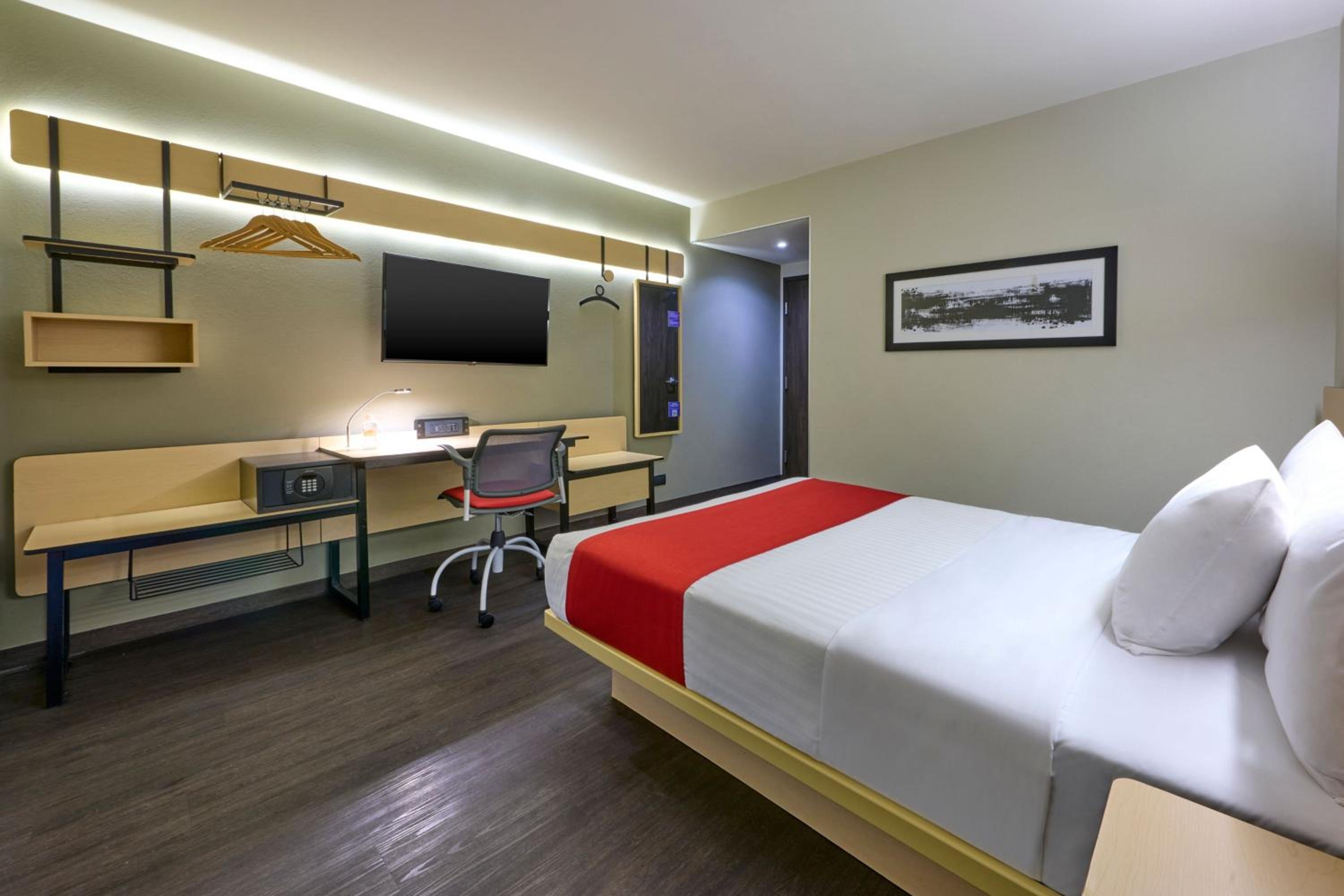 Queen Room - Photo 10