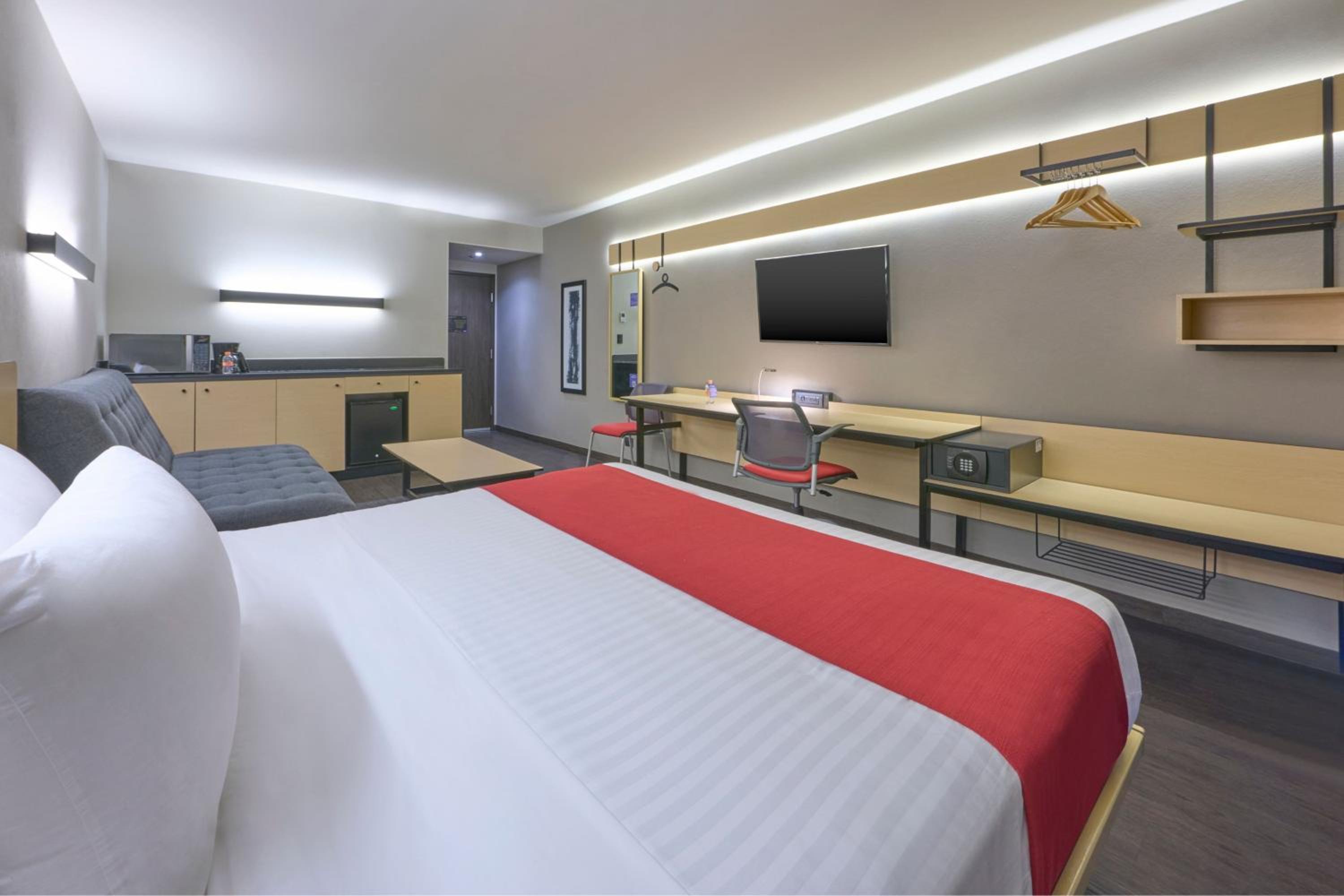 Superior King Room with Sofa Bed - Photo 9