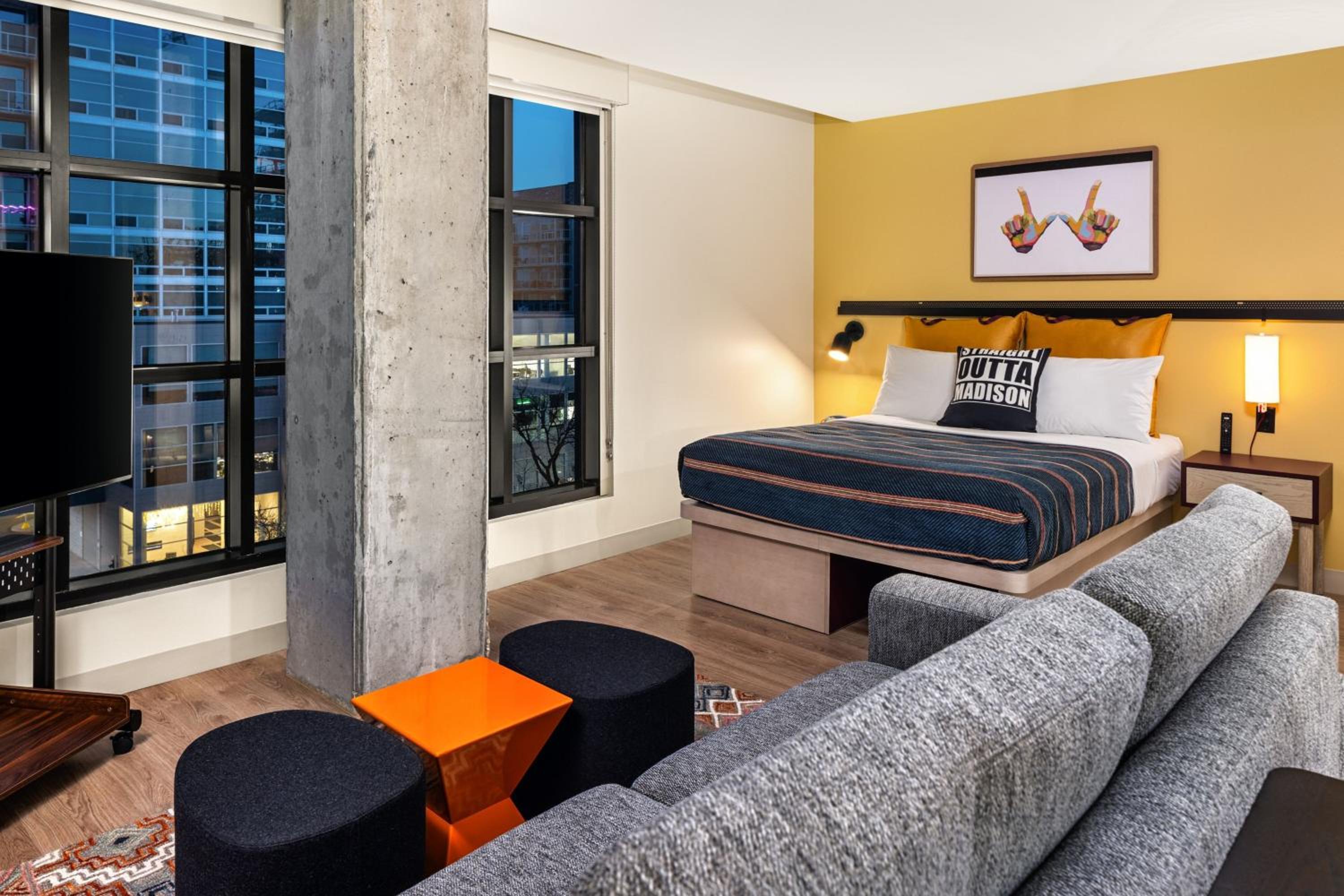 Larger Queen Room with Two Queen Beds and Sofa Bed photo 2
