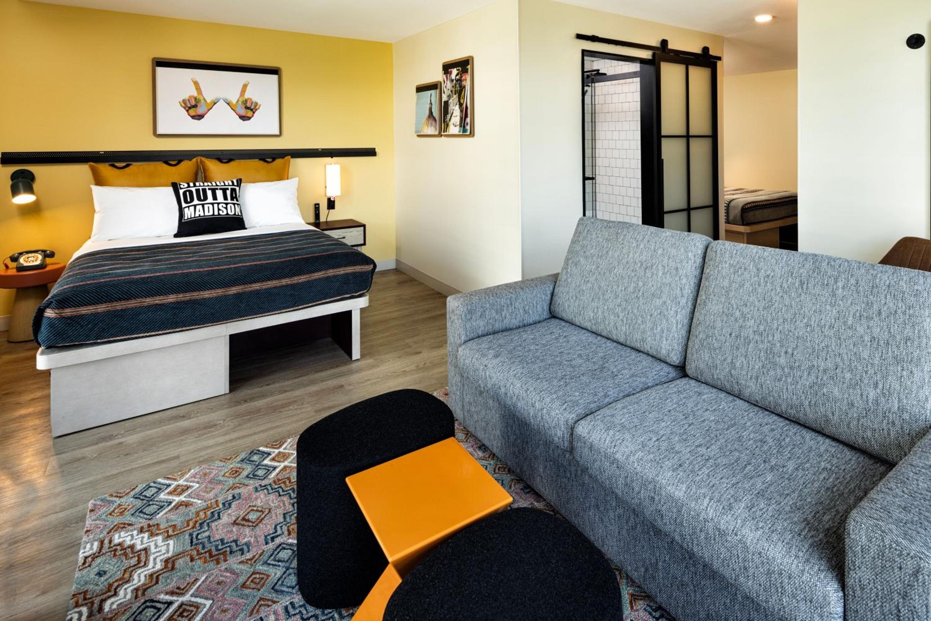 Larger Queen Room with Two Queen Beds and Sofa Bed photo 3