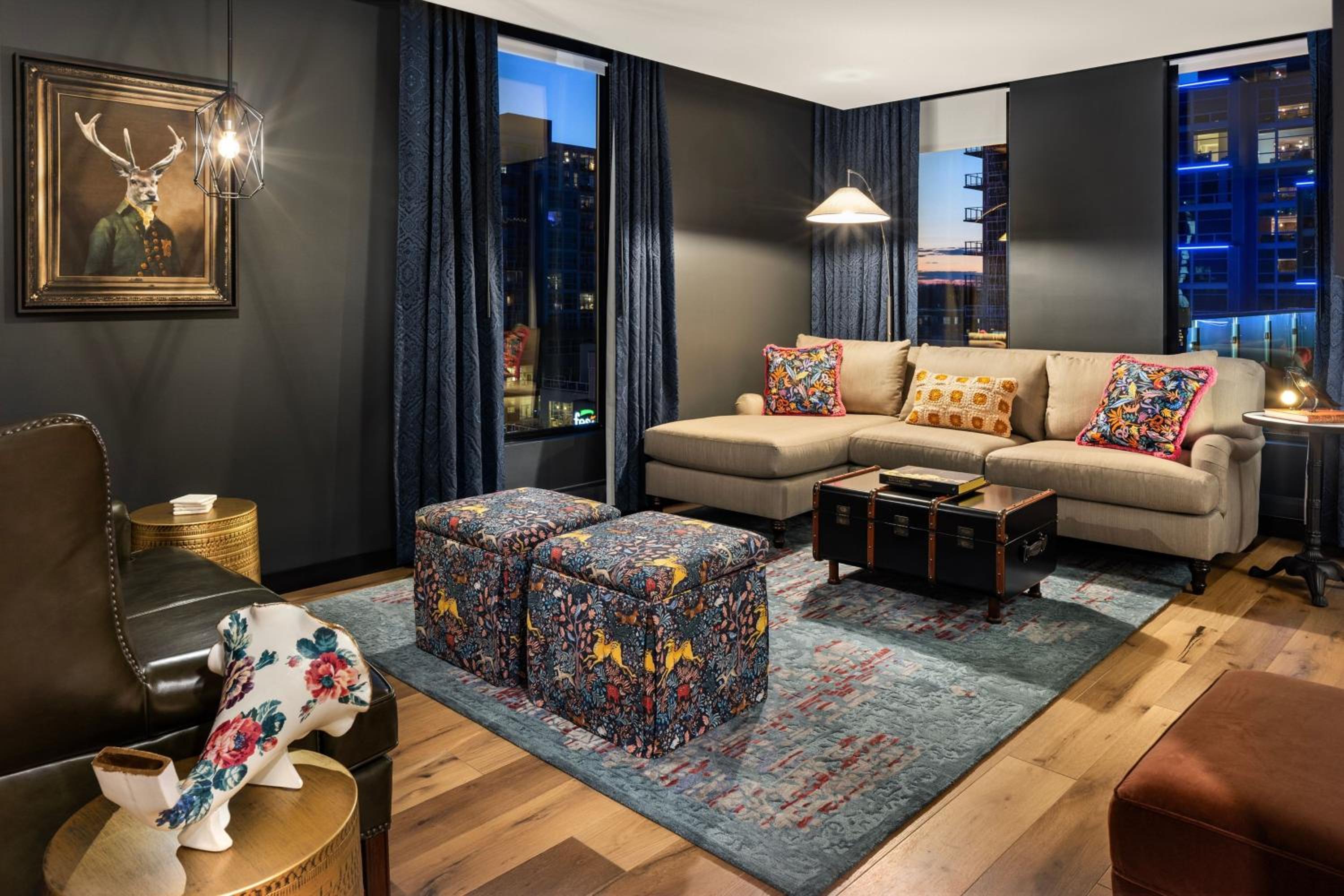 King Suite with Balcony - Victorian photo 1