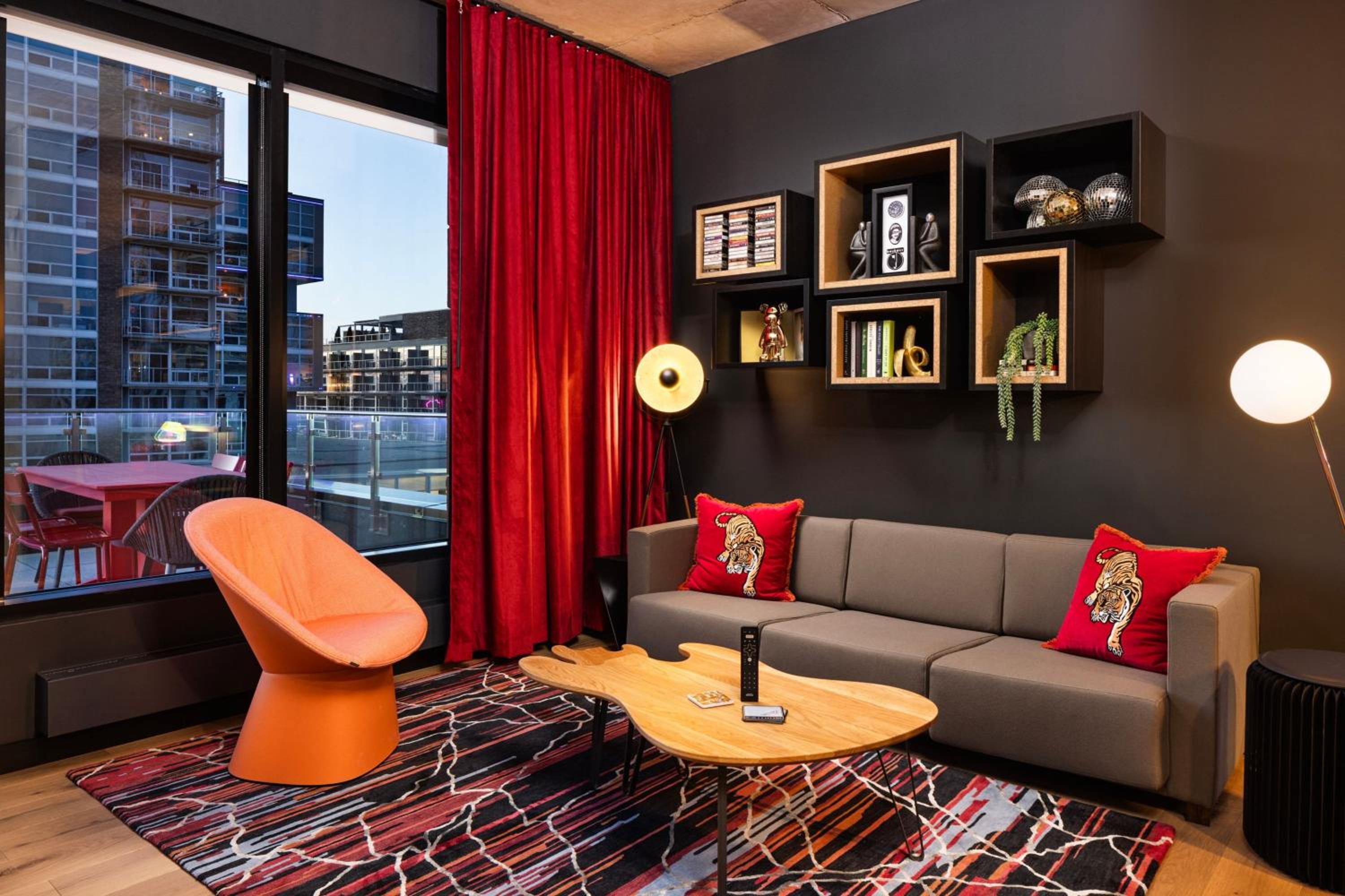 King Suite with Balcony - Rock Star photo 2