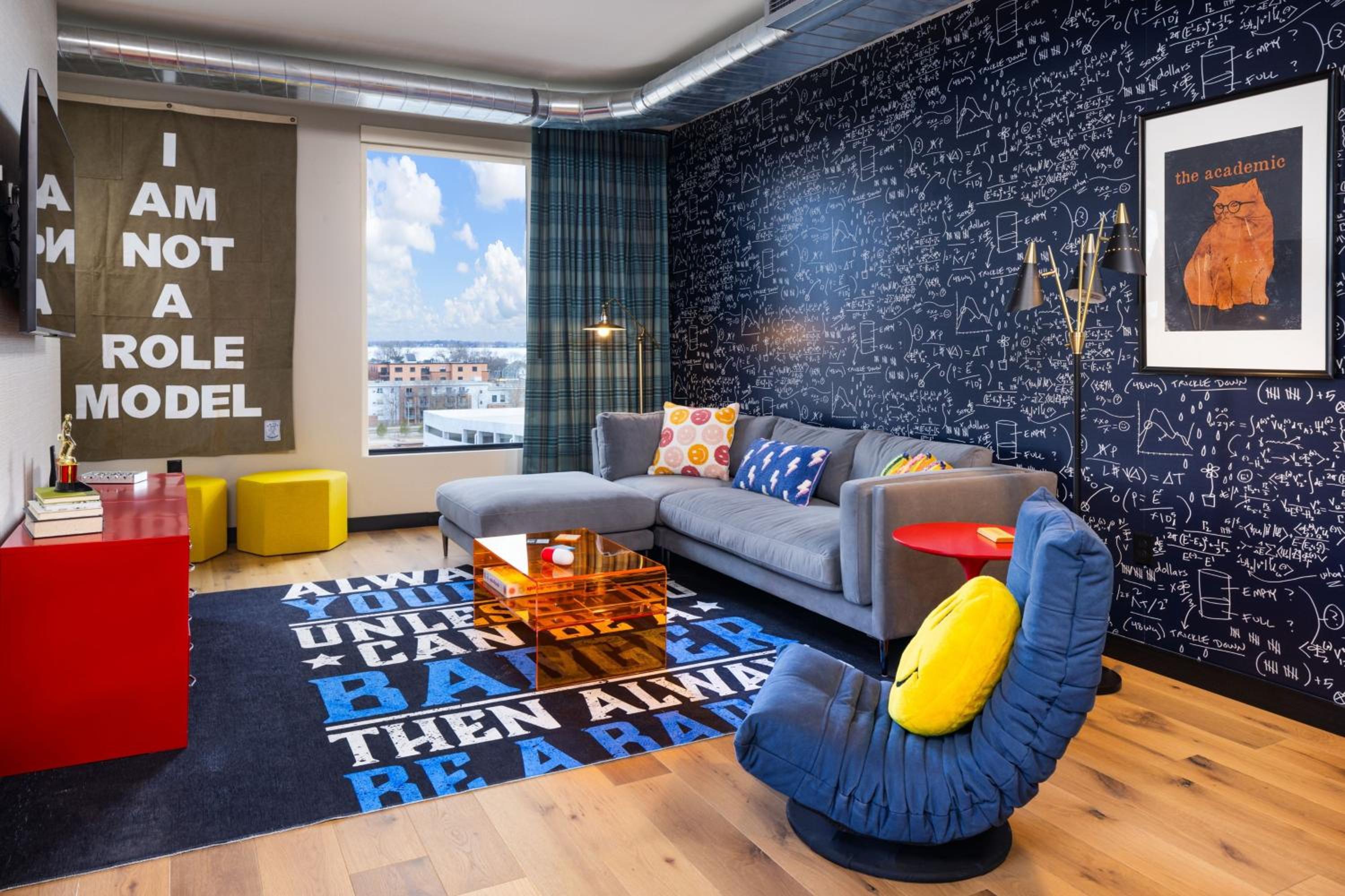 Larger King Suite - Mastermind photo 1