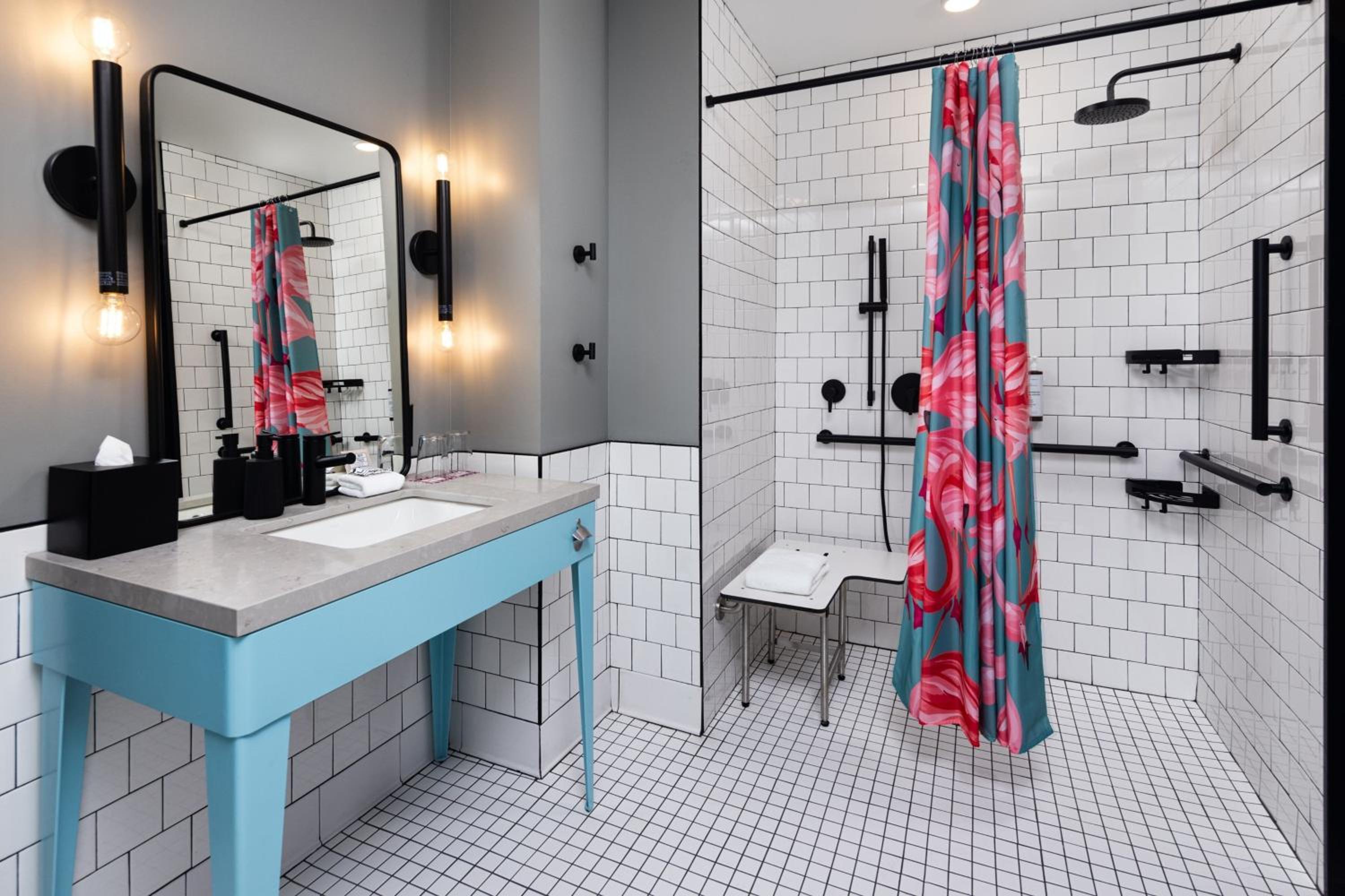 Queen Suite with Roll-In Shower - Mobility Access/Hearing Accessible - Photo 7