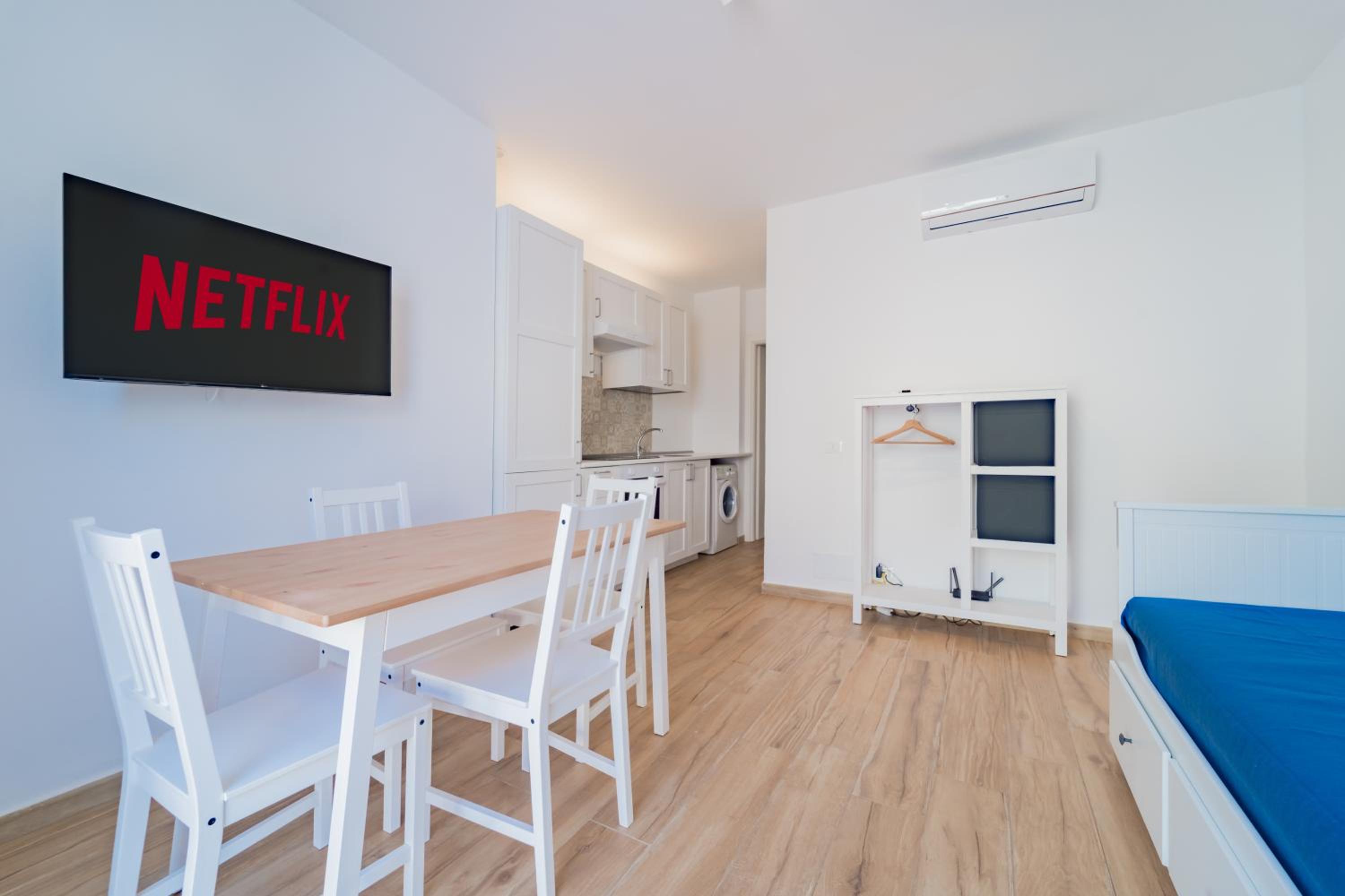 One-Bedroom House photo 1