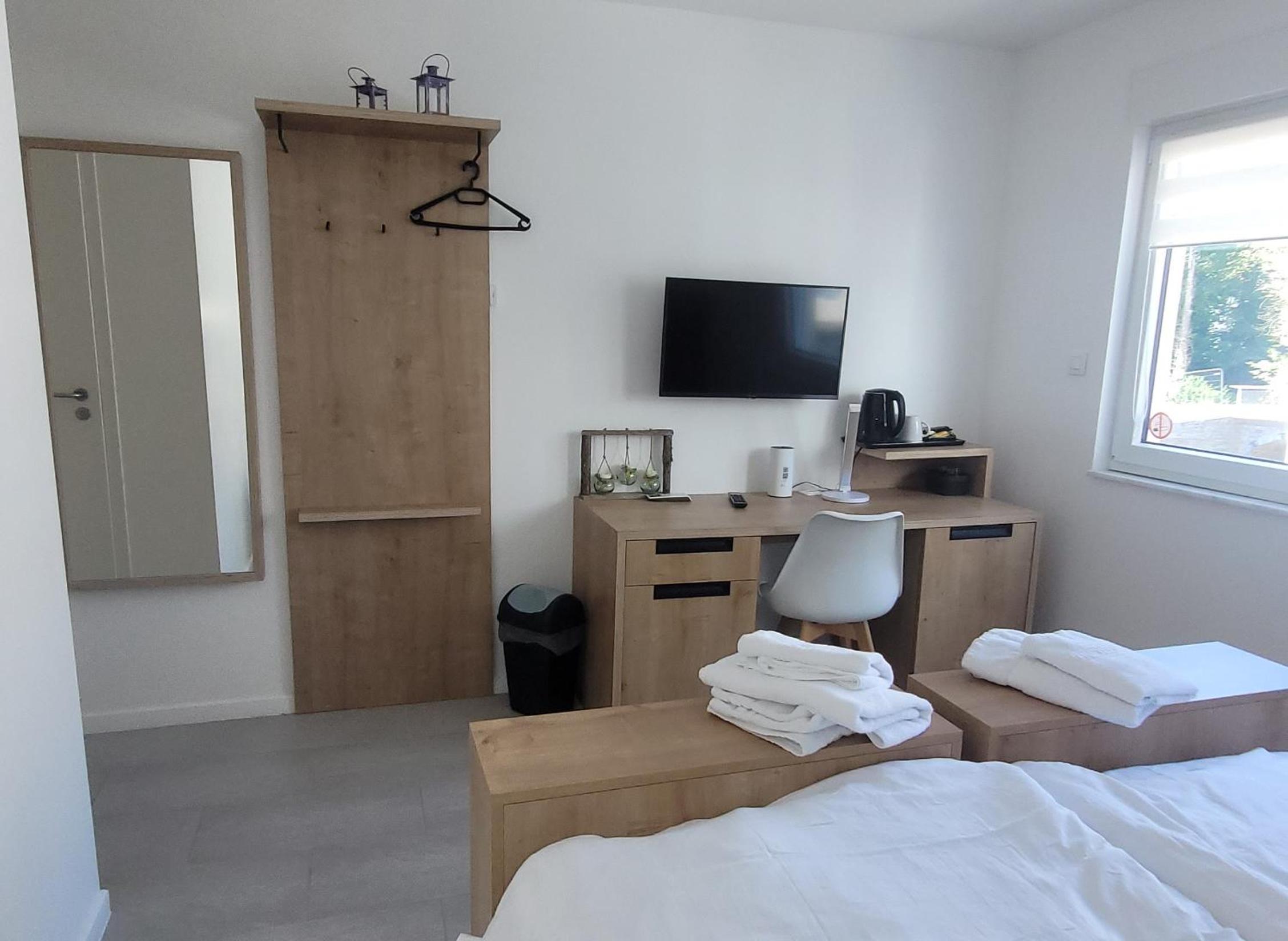 Double or Twin Room with Bathroom - Photo 1