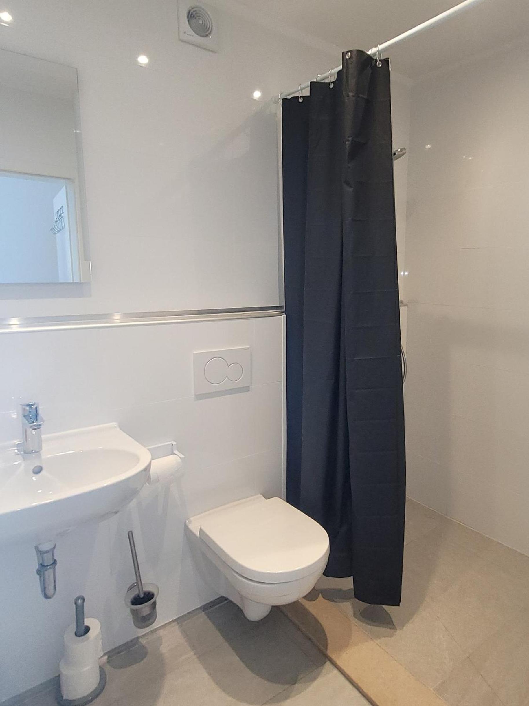 Double or Twin Room with Bathroom - Photo 7