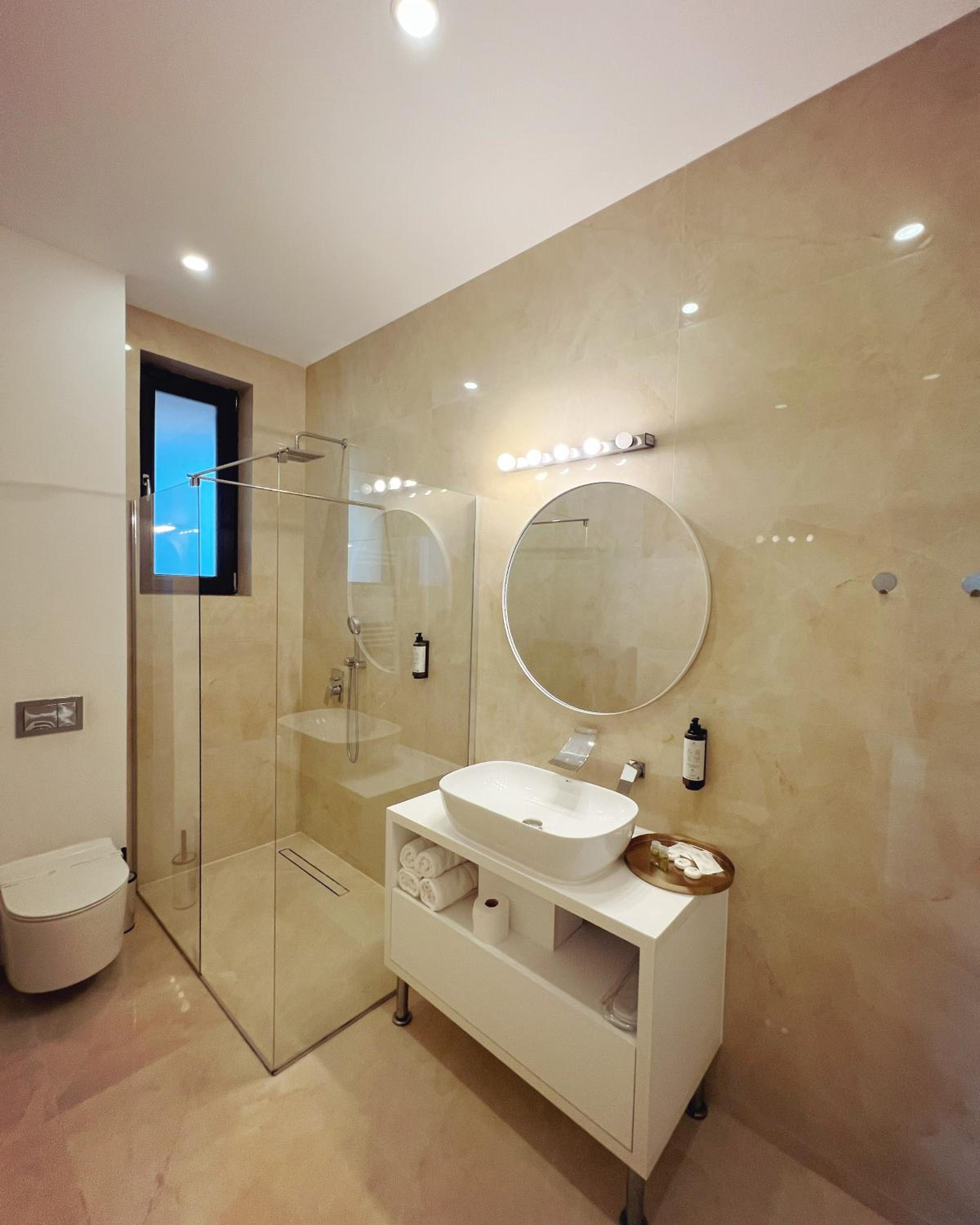 Deluxe Double or Twin Room photo 2