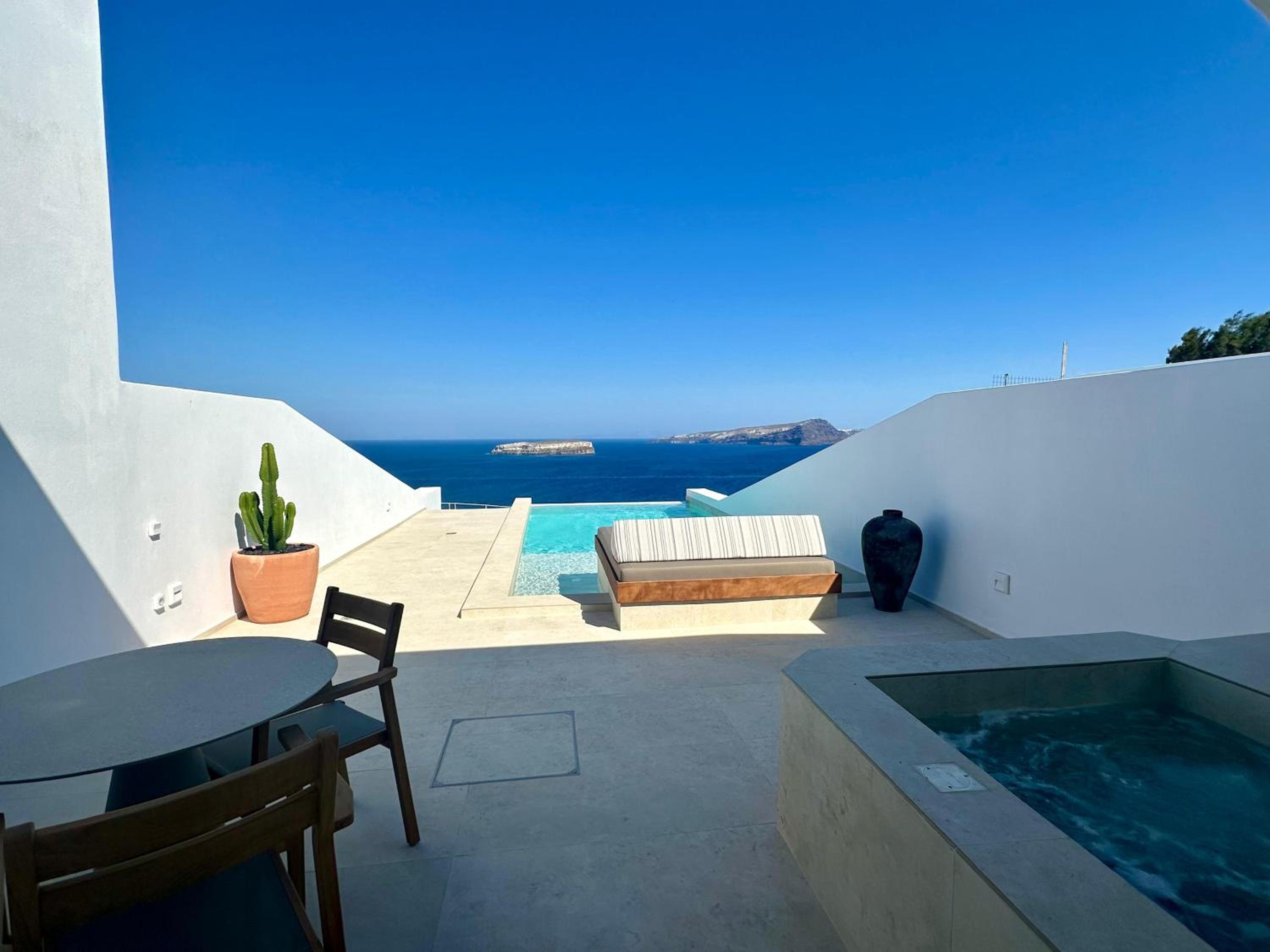 Signature Cliffside Suite with Private Infinity Pool & Heated Outdoor Jetted Tub - Caldera View photo 3