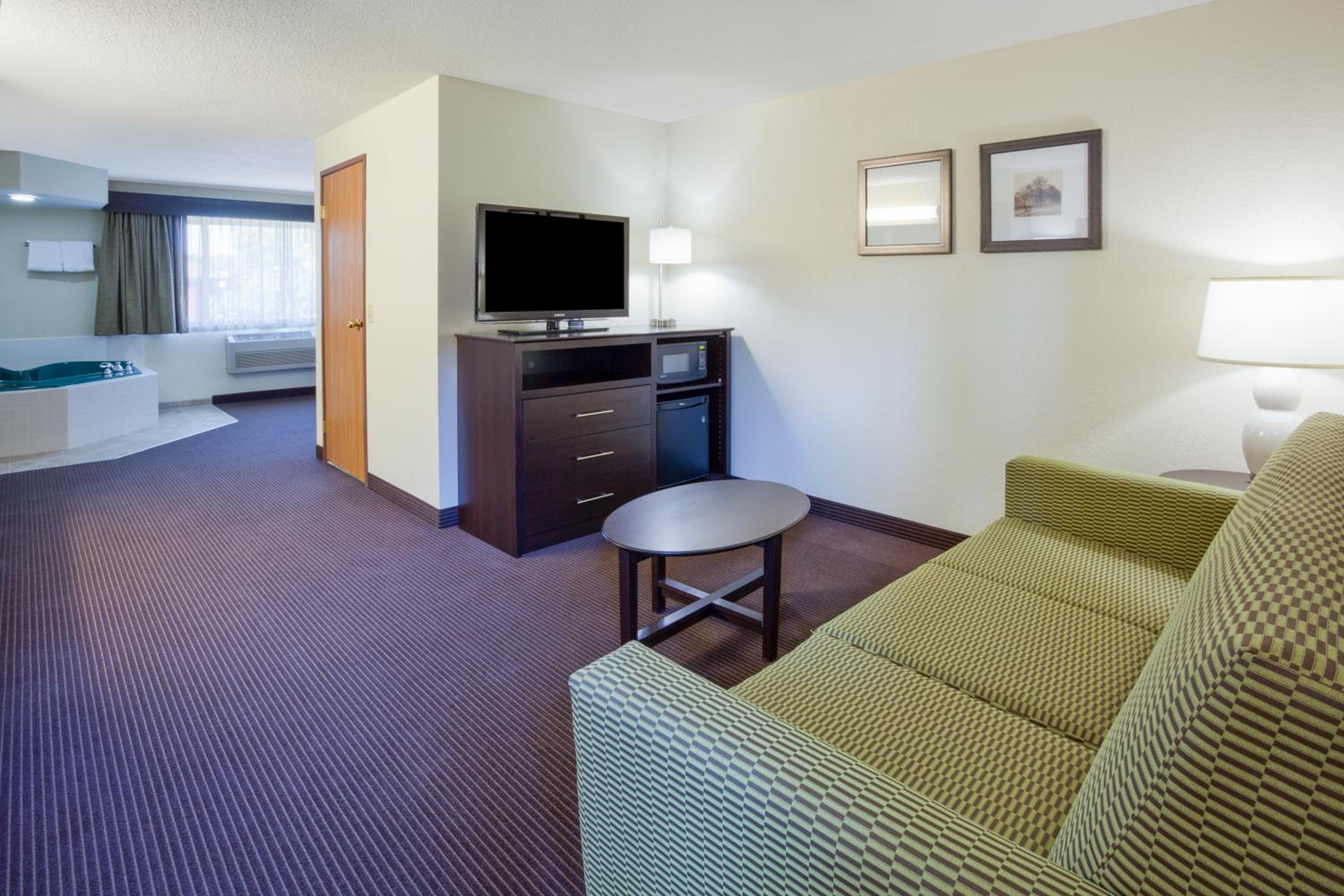 King Studio Suite - Non-Smoking - Photo 4