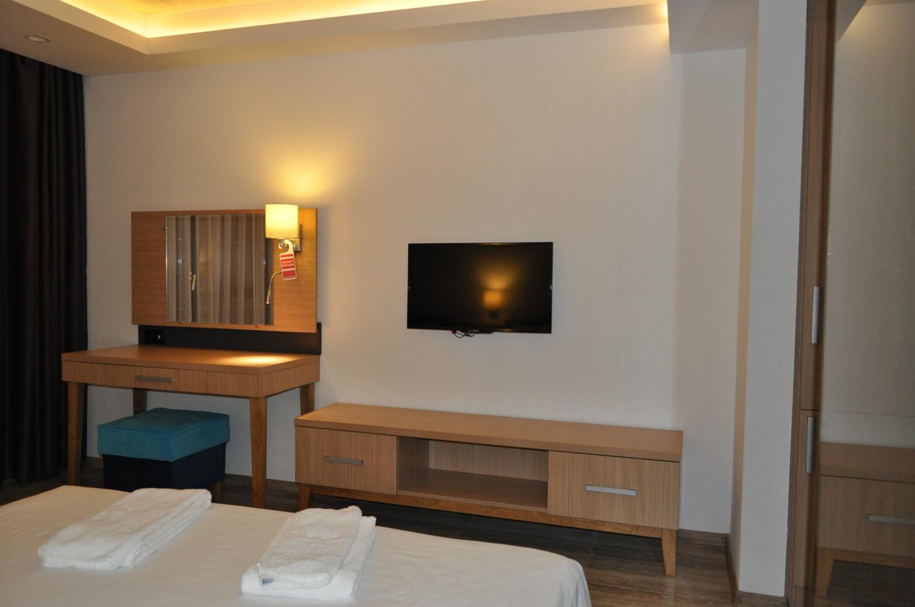 Double Room with Balcony and Sea View - Photo 19